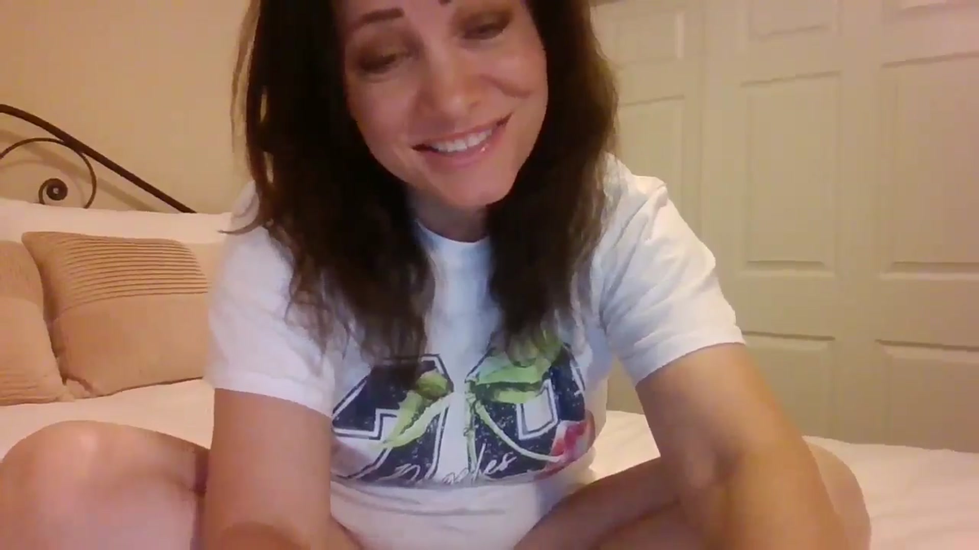 Gallery image thumbnail from LVDOLL's myfreecams stream on, 05/18/2025, 03:06 image 18 of 20