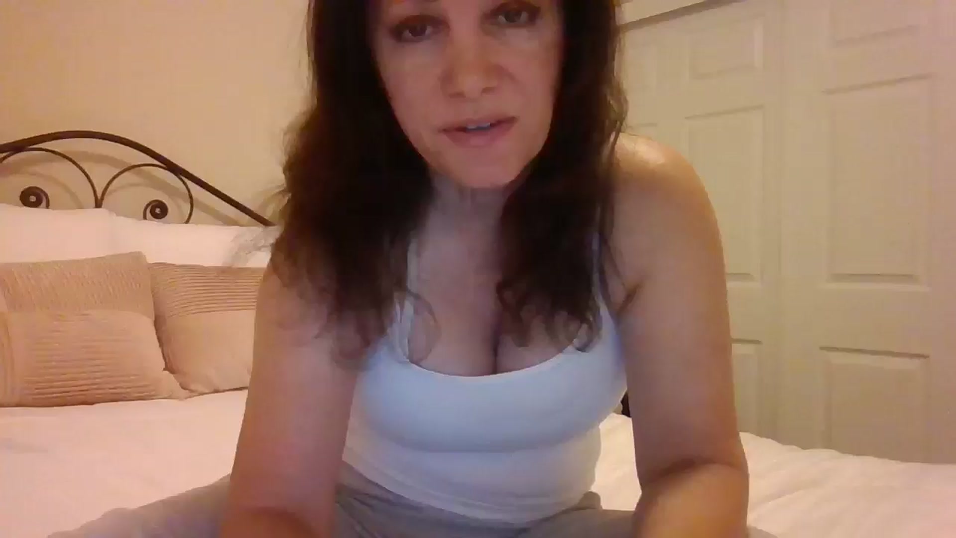 Gallery image thumbnail from LVDOLL's myfreecams stream on, 05/19/2025, 03:42 image 2 of 20