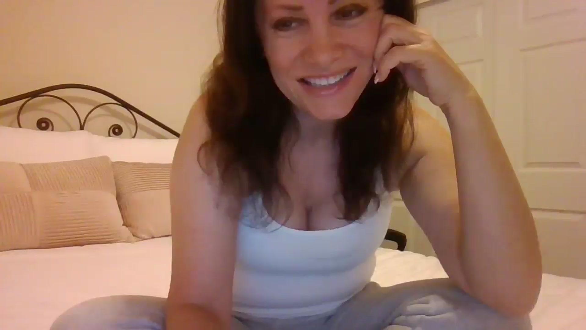Gallery image thumbnail from LVDOLL's myfreecams stream on, 05/19/2025, 03:42 image 20 of 20