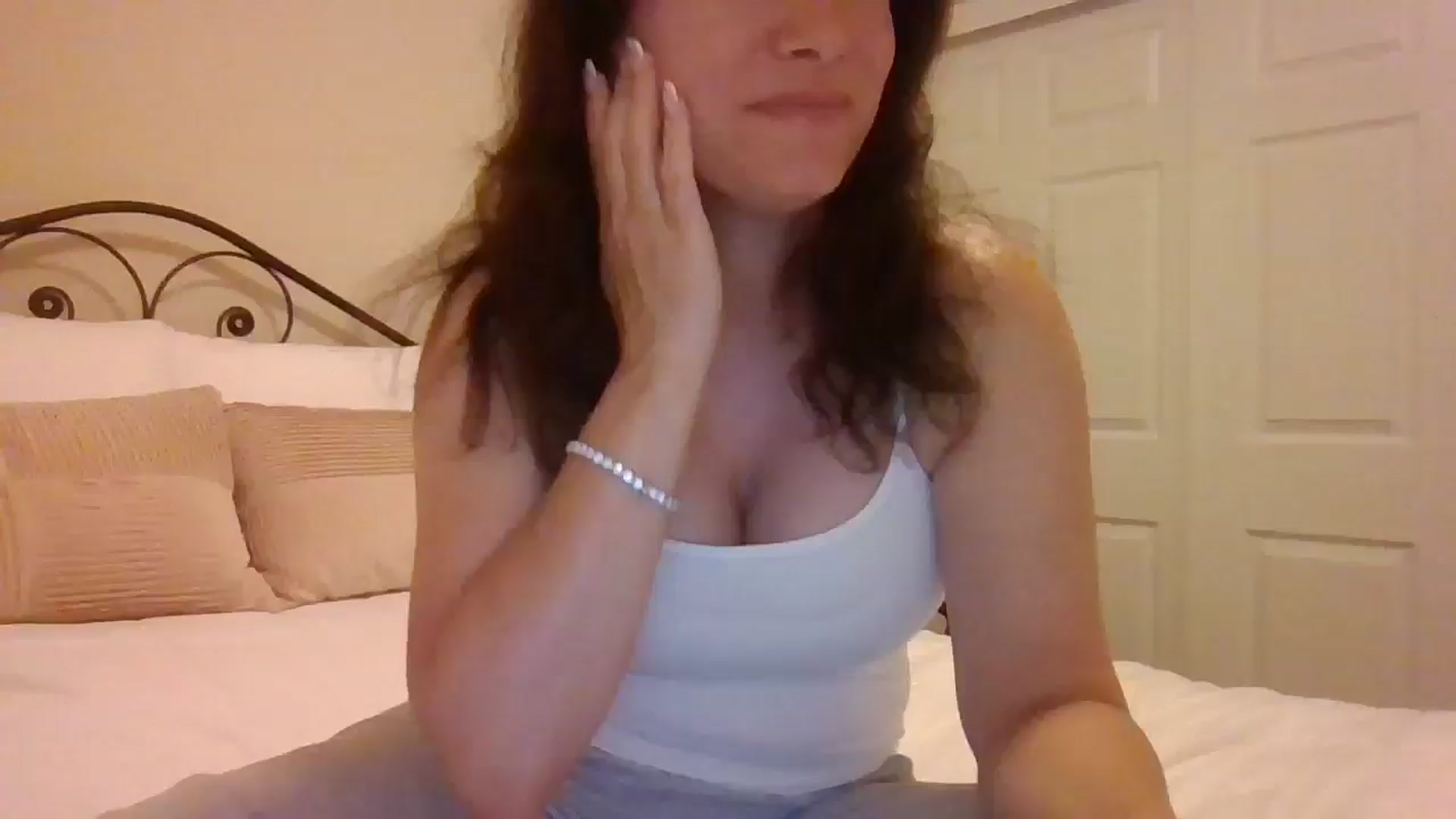 Gallery image thumbnail from LVDOLL's myfreecams stream on, 05/19/2025, 03:42 image 7 of 20