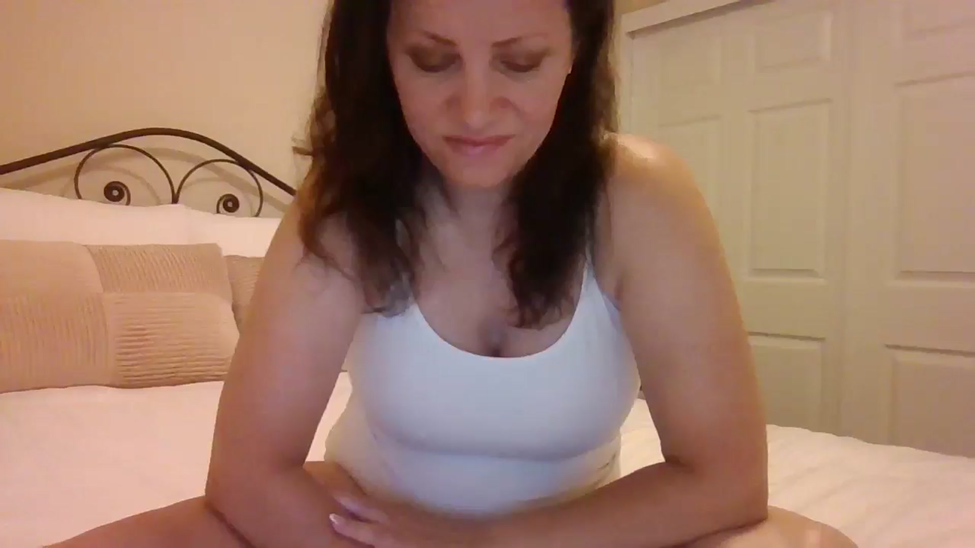 Gallery image thumbnail from LVDOLL's myfreecams stream on, 05/19/2025, 04:55 image 15 of 20