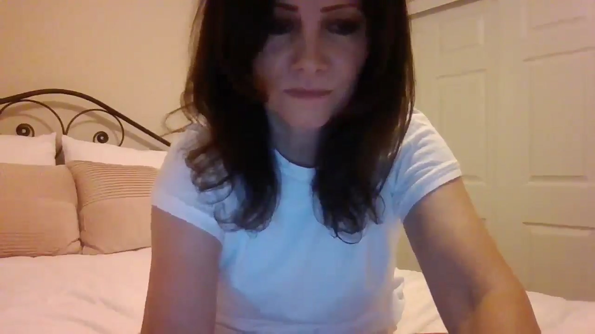 Gallery image thumbnail from LVDOLL's myfreecams stream on, 05/26/2025, 03:54 image 17 of 20