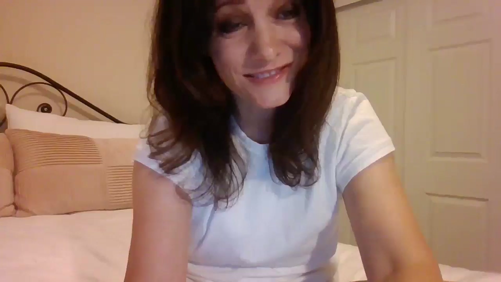 Gallery image thumbnail from LVDOLL's myfreecams stream on, 05/26/2025, 03:54 image 11 of 20