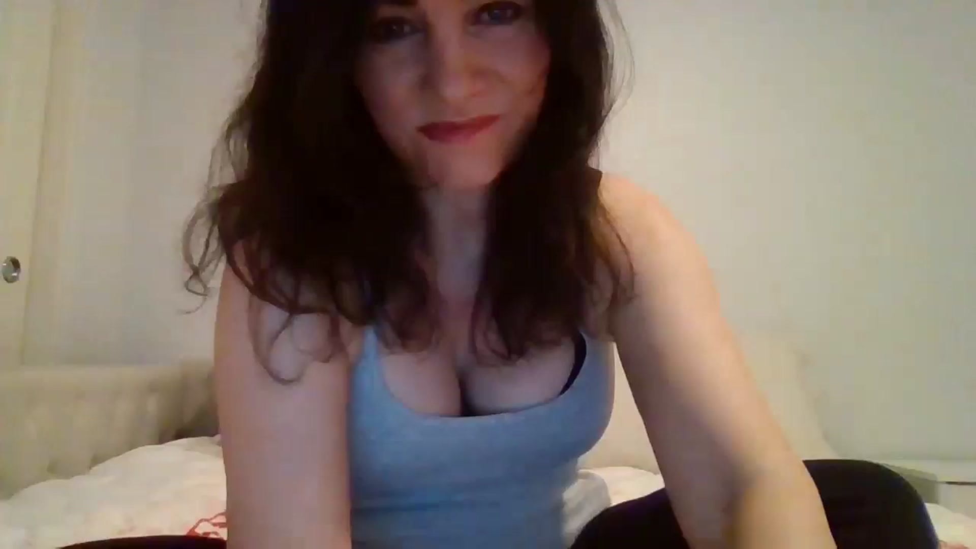Gallery image thumbnail from LVDOLL's myfreecams stream on, 12/31/2025, 03:44 image 14 of 20