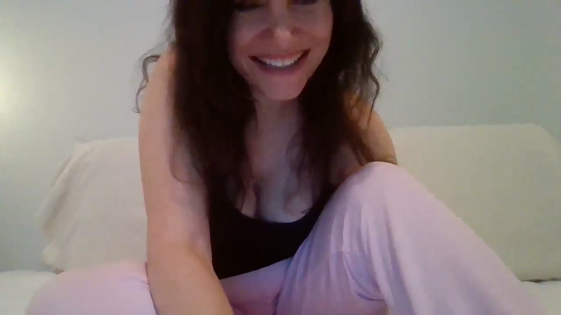Gallery image thumbnail from LVDOLL's myfreecams stream on, 03/31/2026, 04:50 image 18 of 20
