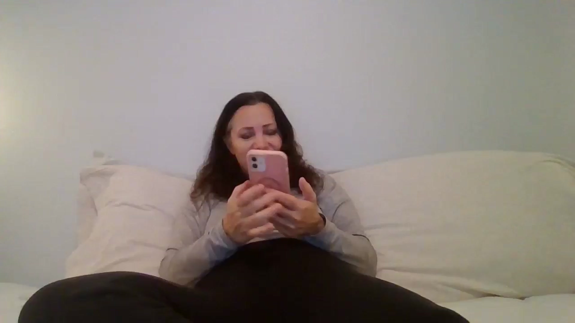 Gallery image thumbnail from LVDOLL's myfreecams stream on, 04/01/2026, 03:36 image 17 of 20