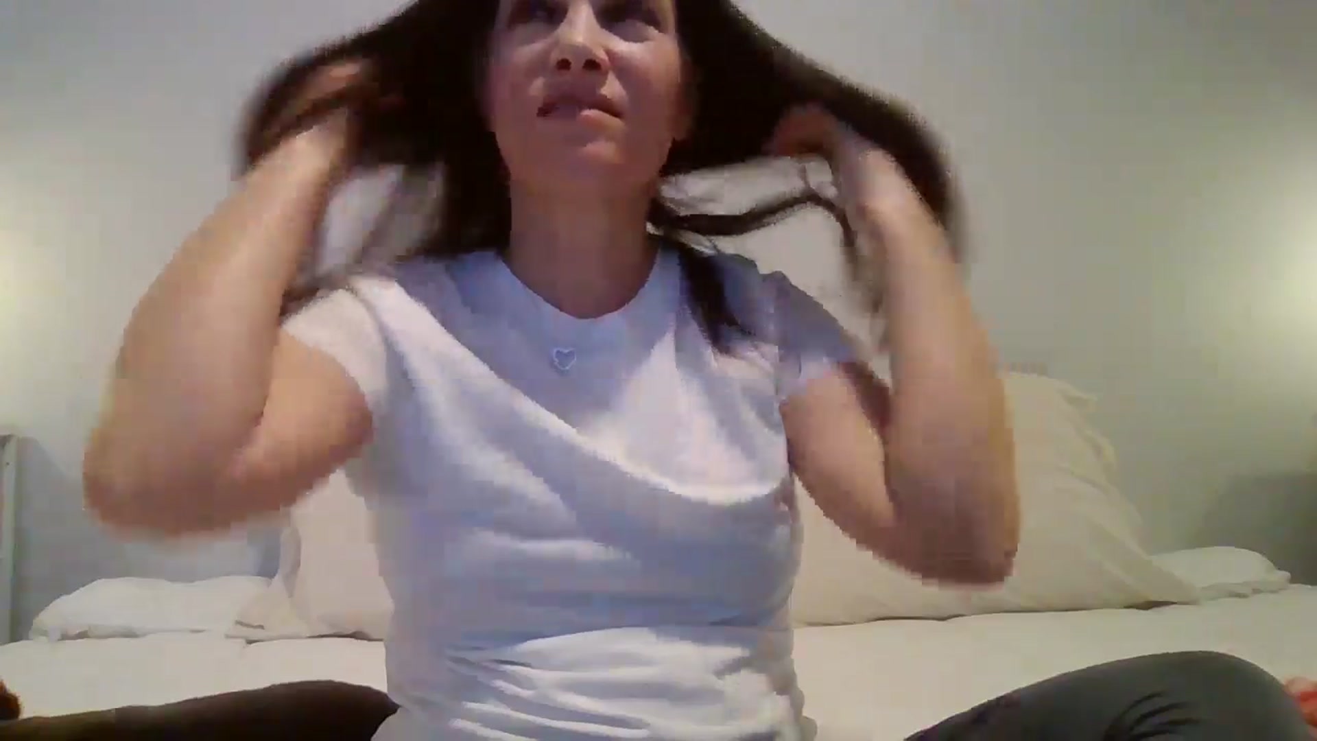 Gallery image thumbnail from LVDOLL's myfreecams stream on, 04/16/2026, 04:41 image 16 of 20