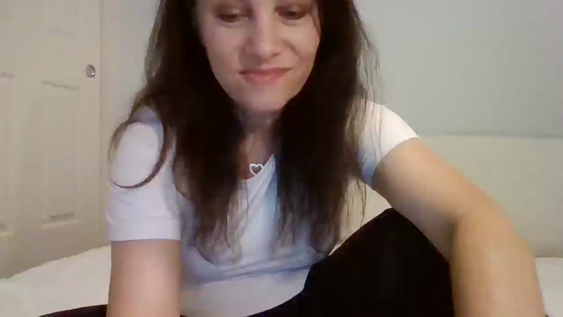 Gallery image thumbnail from LVDOLL's myfreecams stream on, 04/17/2026, 05:05 image 11 of 20