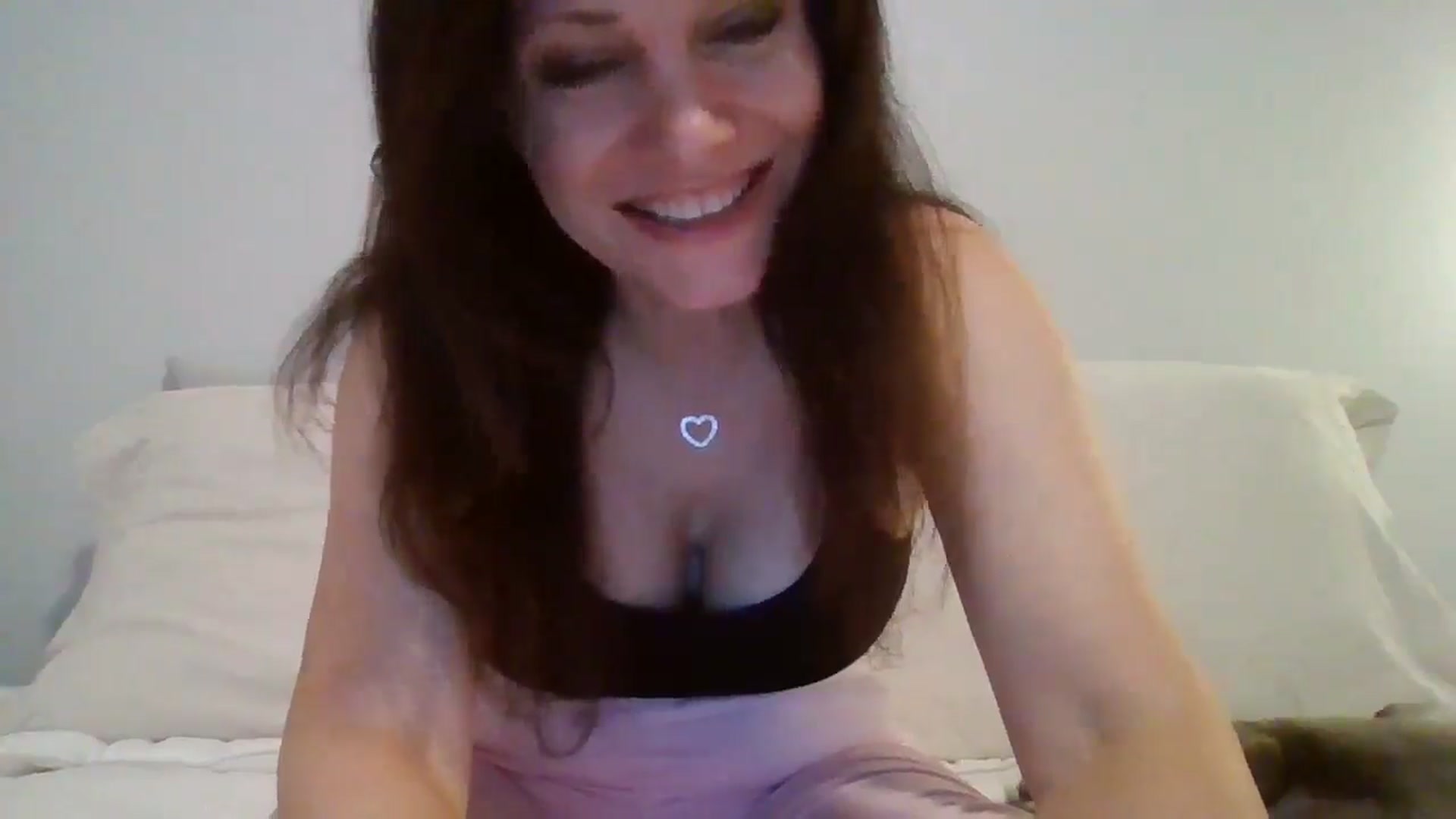 Gallery image thumbnail from LVDOLL's myfreecams stream on, 04/19/2026, 04:43 image 16 of 20