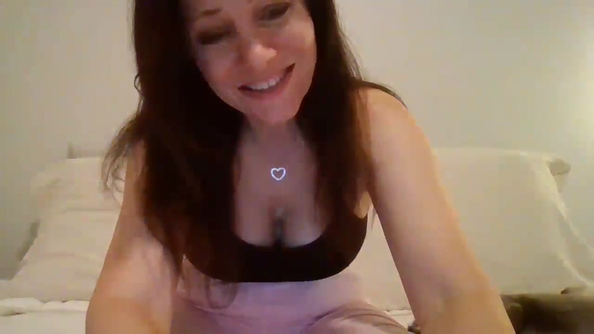 Gallery image thumbnail from LVDOLL's myfreecams stream on, 04/19/2026, 04:43 image 17 of 20