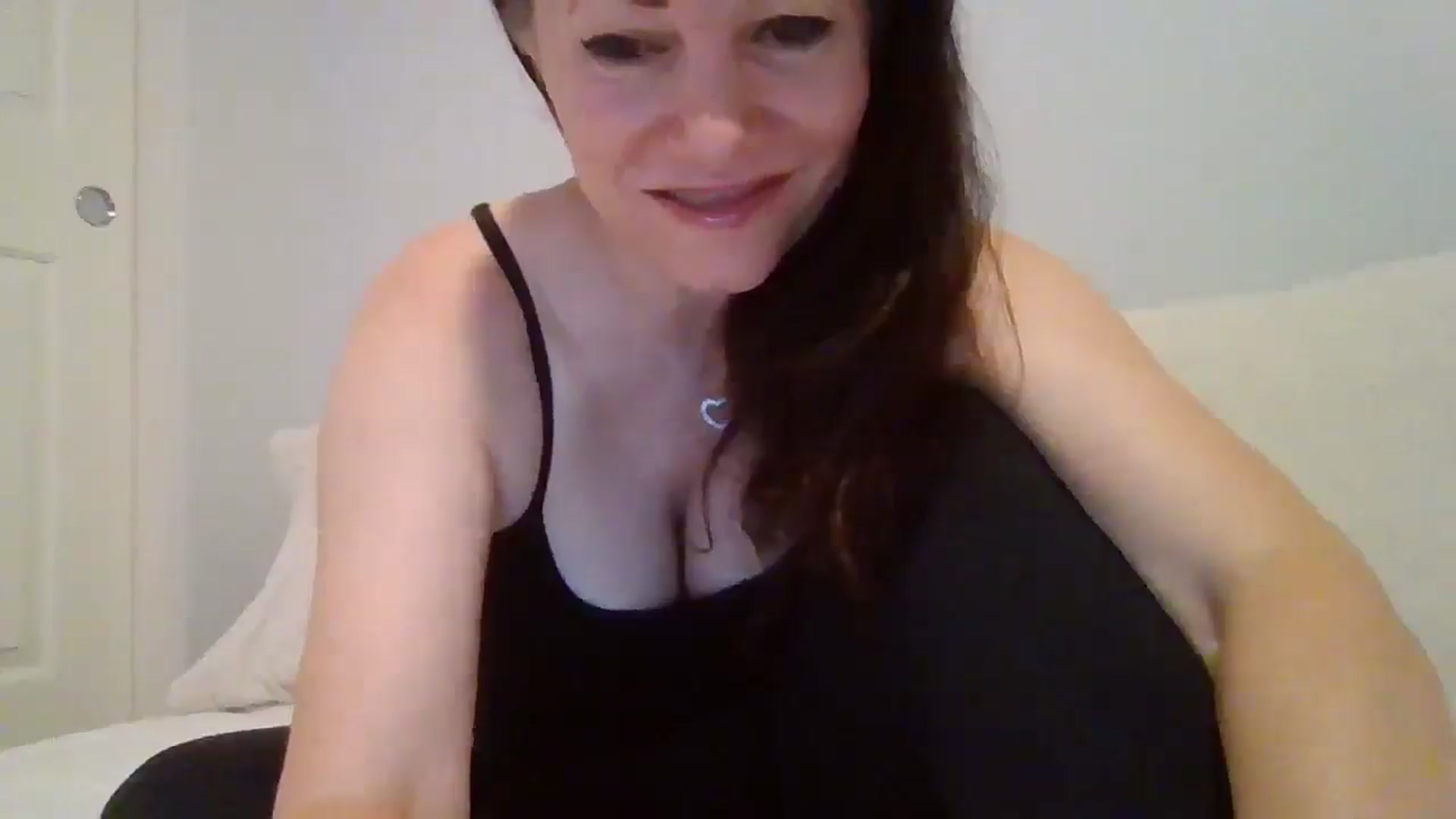 Gallery image thumbnail from LVDOLL's myfreecams stream on, 04/23/2026, 05:01 image 16 of 20