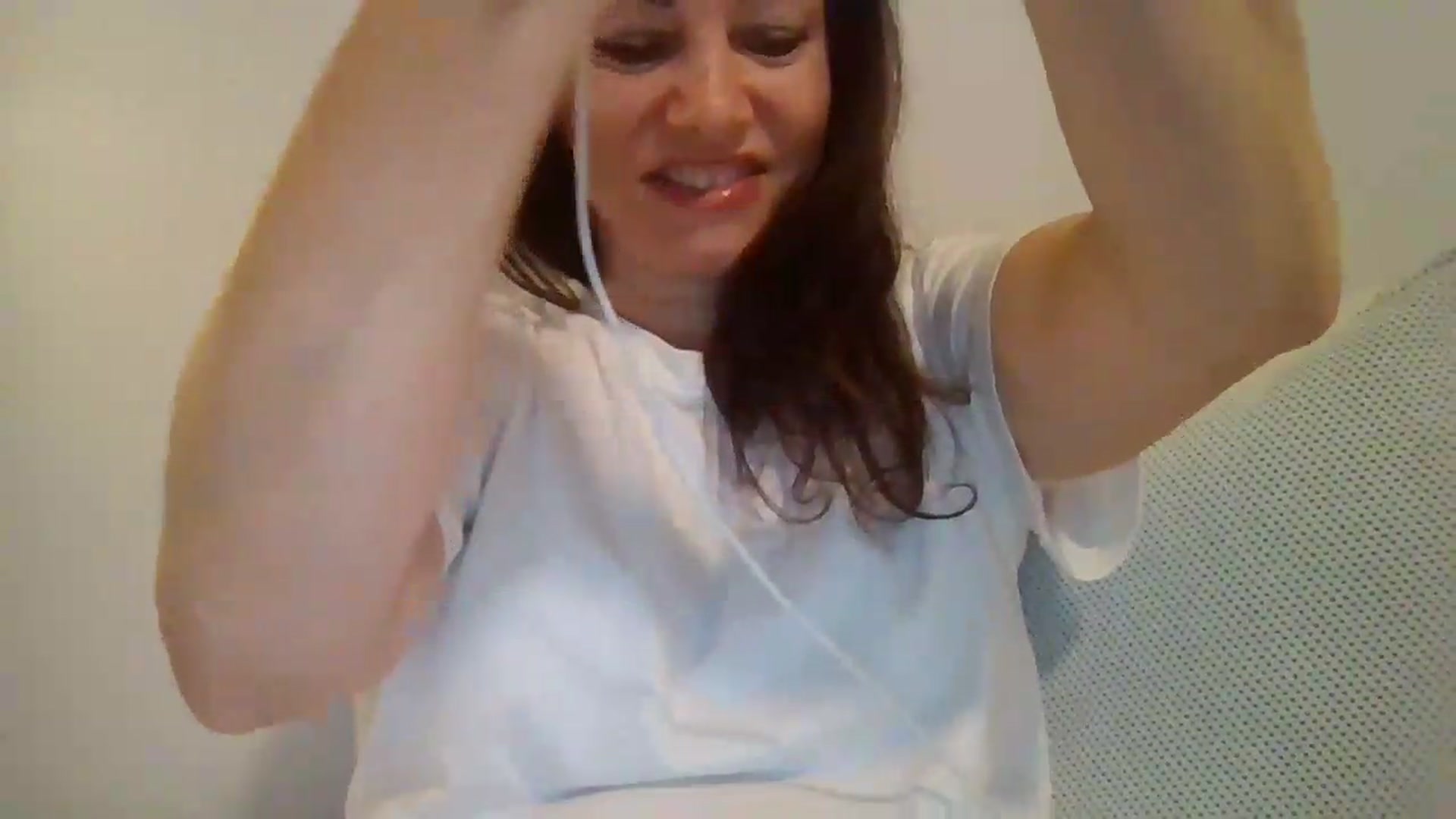 Gallery image thumbnail from LVDOLL's myfreecams stream on, 05/10/2026, 03:51 image 18 of 20