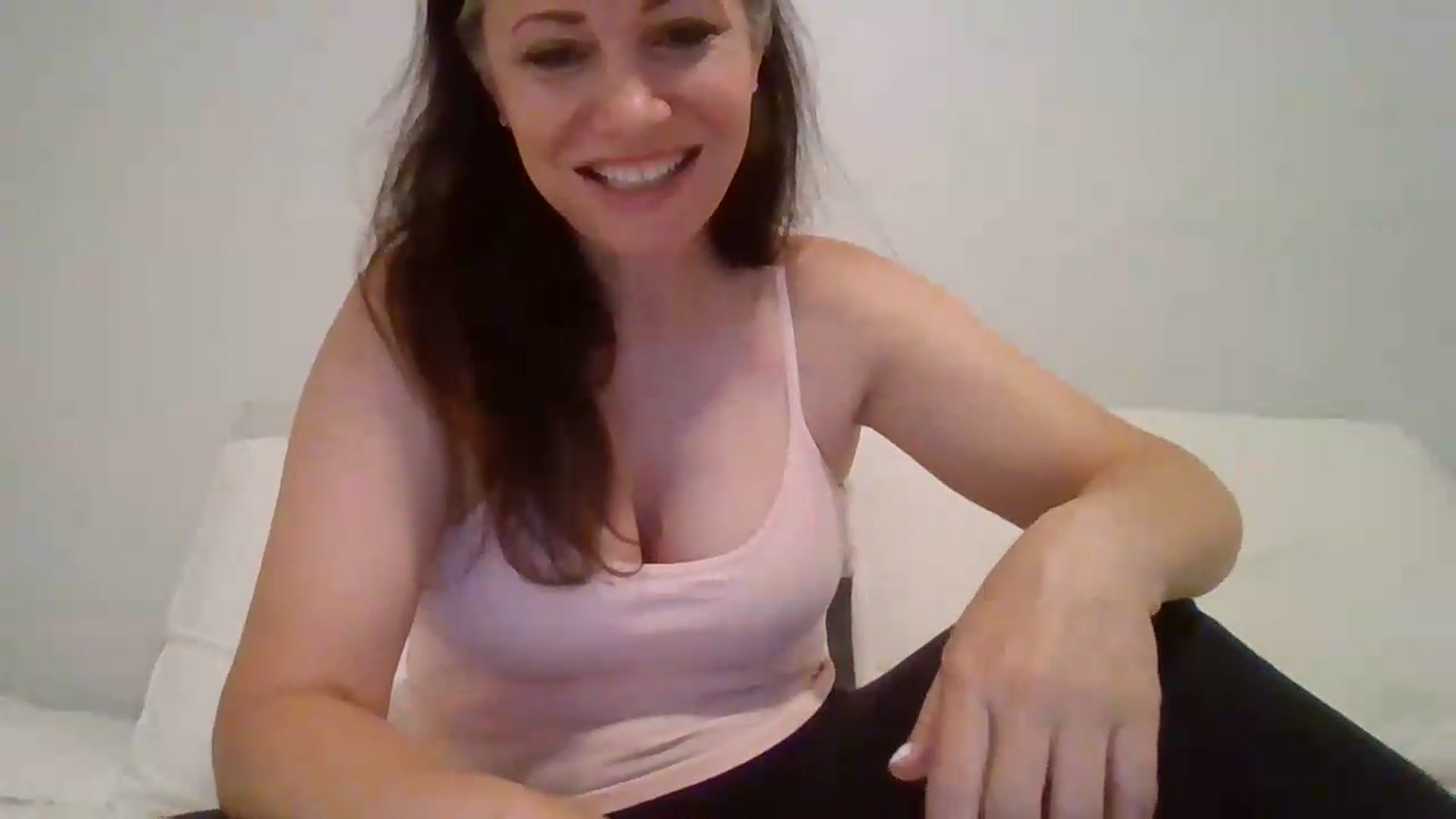 Gallery image thumbnail from LVDOLL's myfreecams stream on, 05/18/2026, 04:03 image 17 of 20