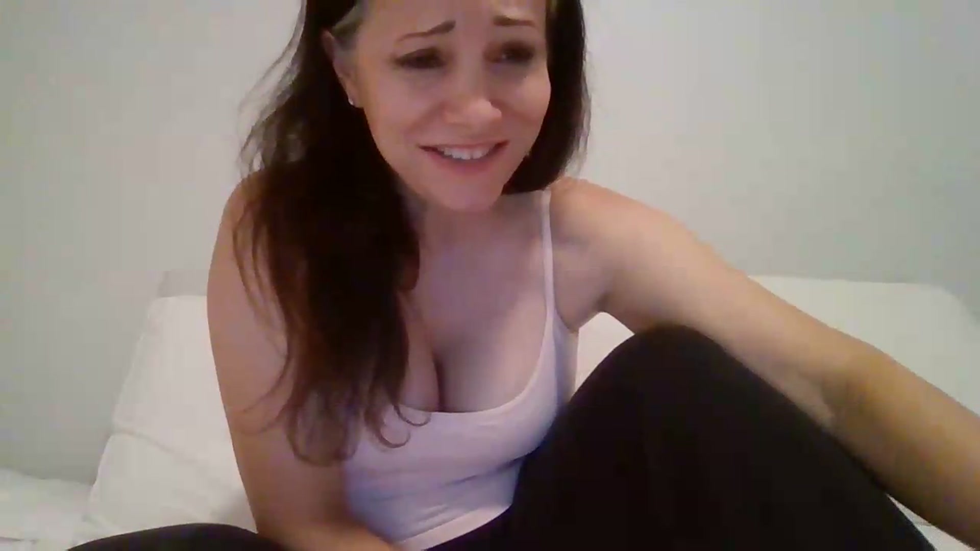 Gallery image thumbnail from LVDOLL's myfreecams stream on, 05/18/2026, 04:03 image 12 of 20