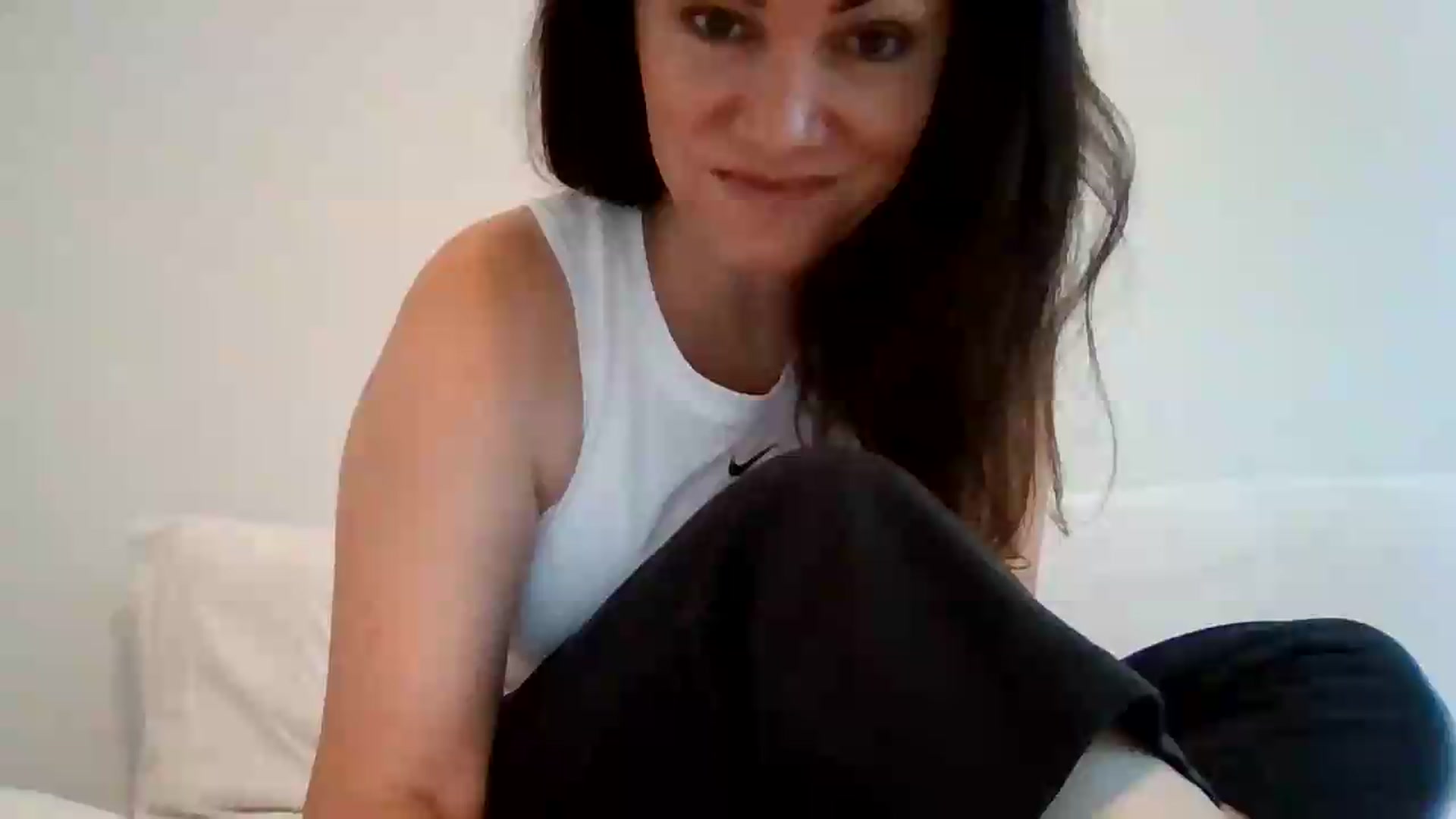 Gallery image thumbnail from LVDOLL's myfreecams stream on, 08/04/2026, 01:20 image 9 of 20