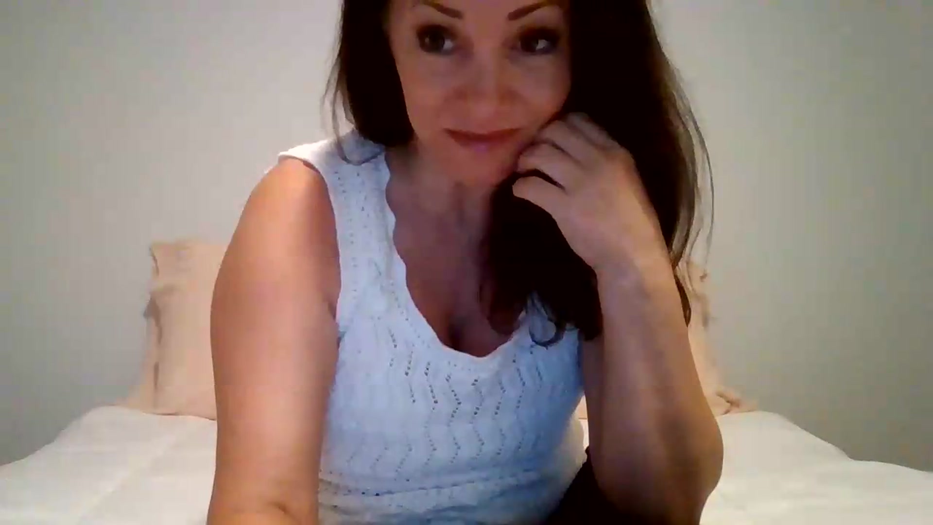 Gallery image thumbnail from LVDOLL's myfreecams stream on, 08/24/2026, 04:03 image 11 of 20