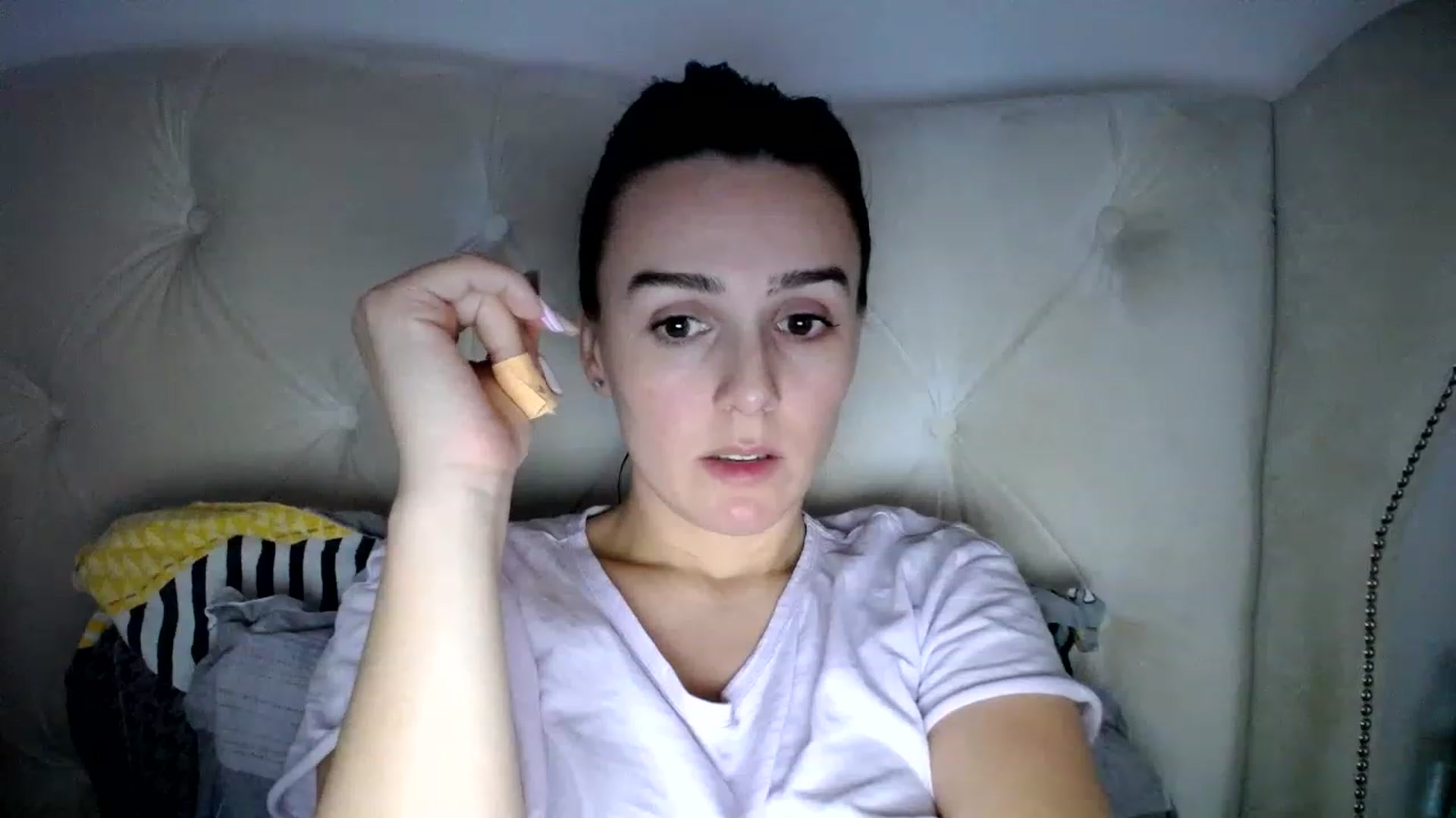 Gallery image thumbnail from L_A_U's myfreecams stream on, 12/01/2022, 13:12 image 4 of 20
