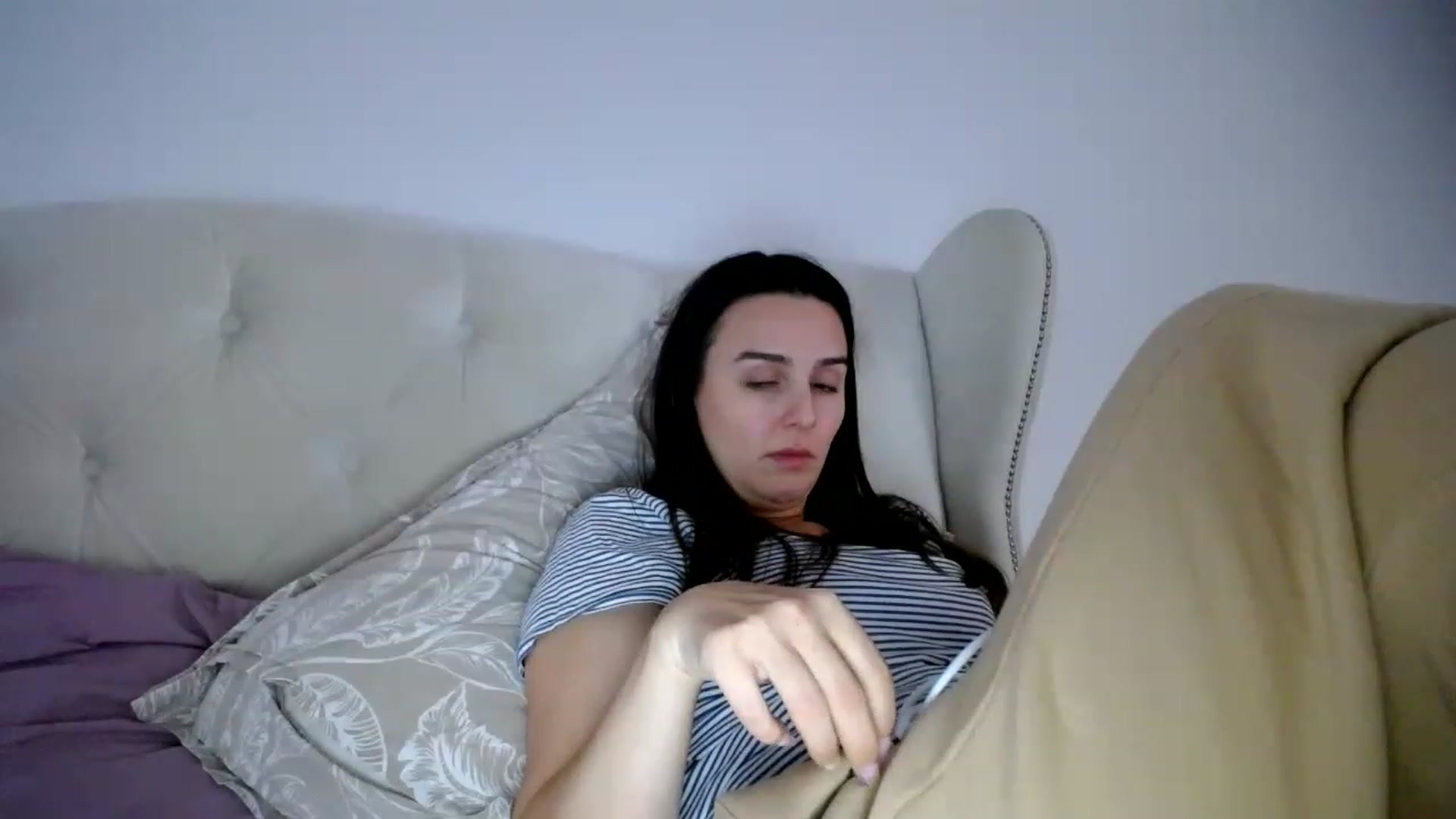 Gallery image thumbnail from L_A_U's myfreecams stream on, 12/06/2022, 12:29 image 14 of 20