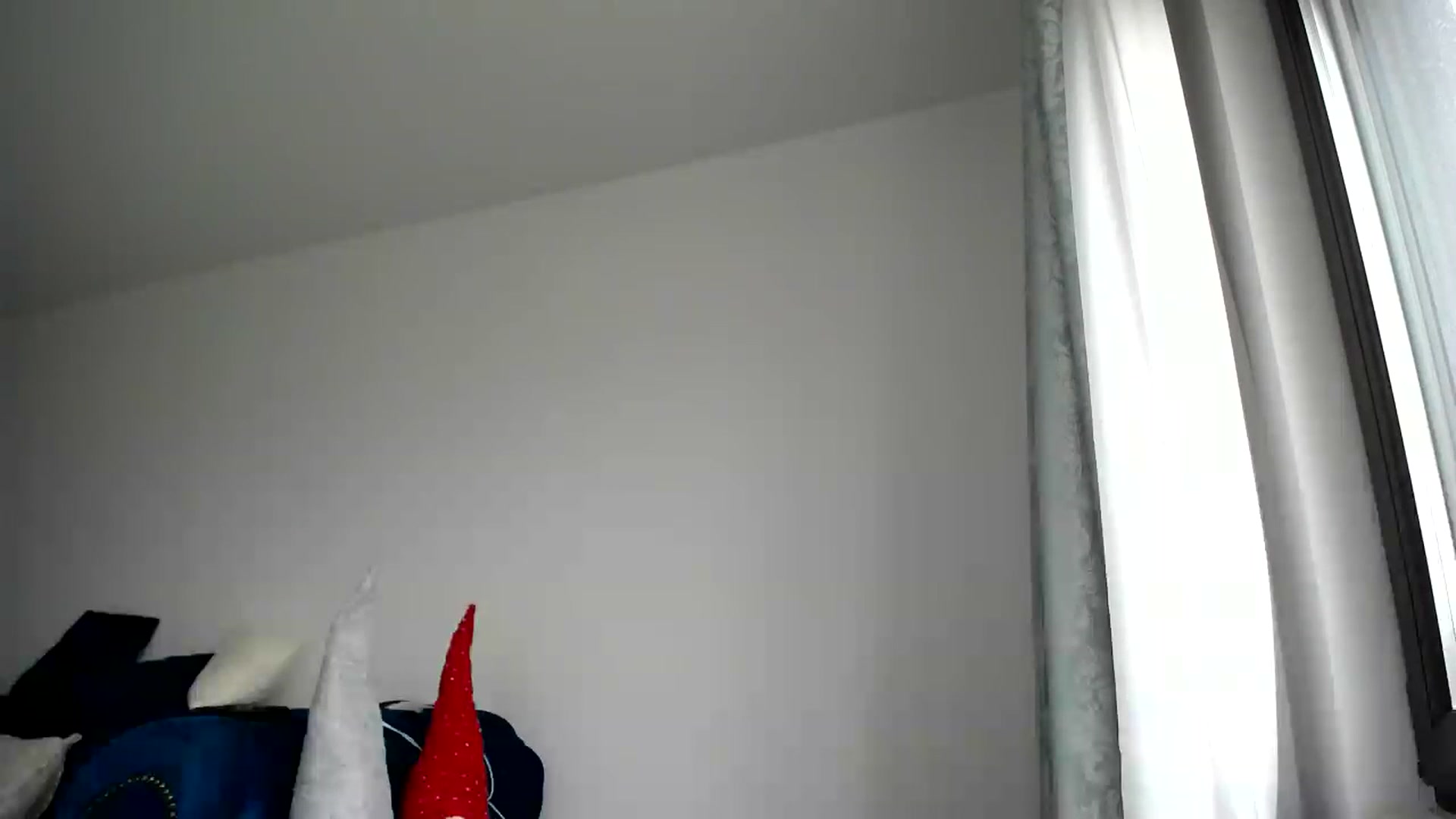 Gallery image thumbnail from L_A_U's myfreecams stream on, 12/12/2022, 08:44 image 14 of 20