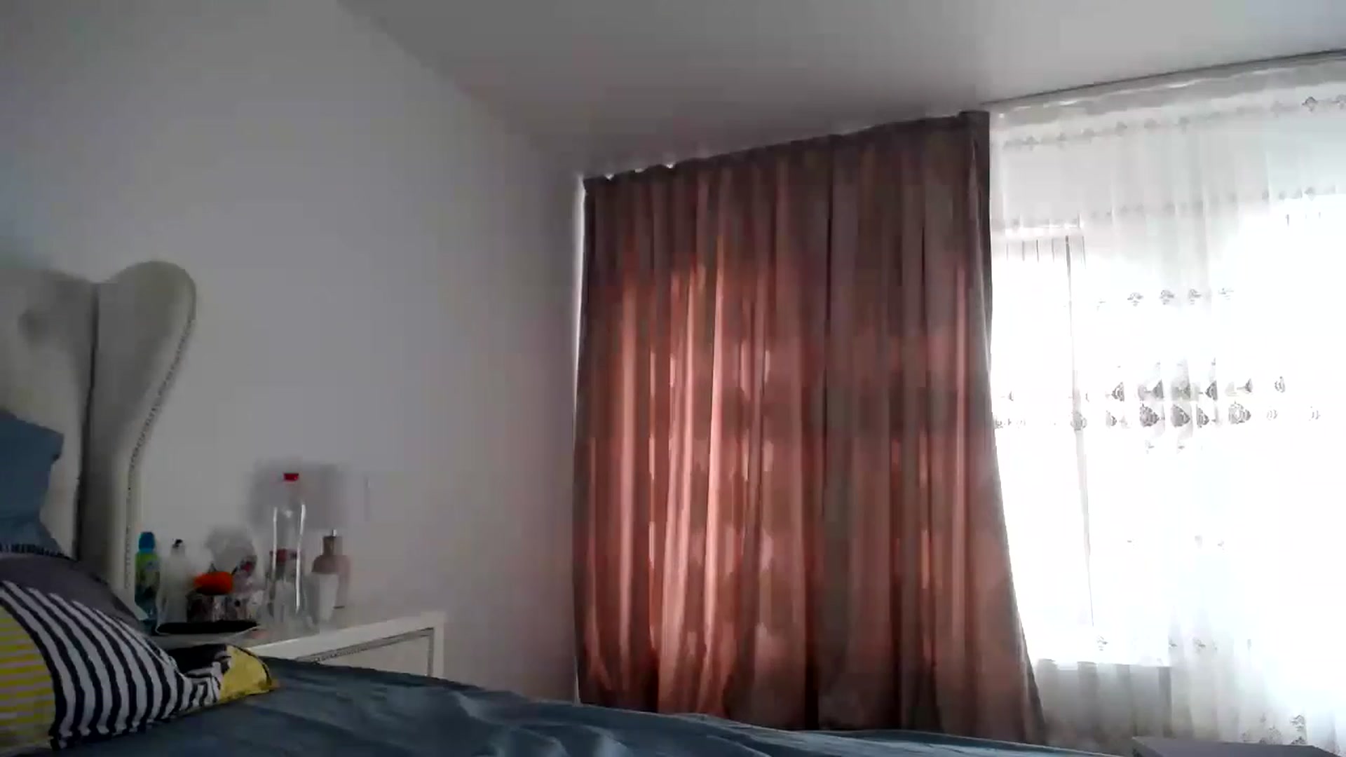 Gallery image thumbnail from L_A_U's myfreecams stream on, 12/12/2022, 10:32 image 12 of 20