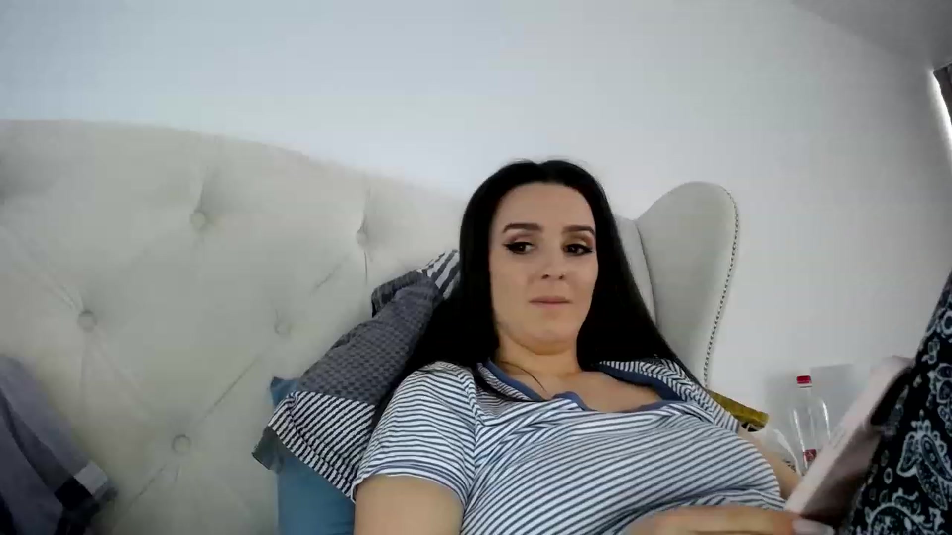 Gallery image thumbnail from L_A_U's myfreecams stream on, 12/12/2022, 11:30 image 19 of 20