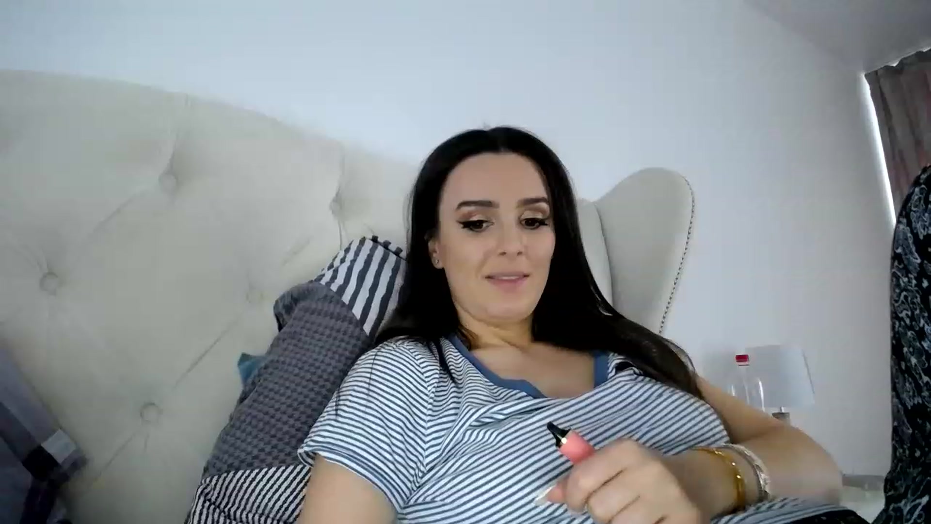 Gallery image thumbnail from L_A_U's myfreecams stream on, 12/12/2022, 12:48 image 5 of 20
