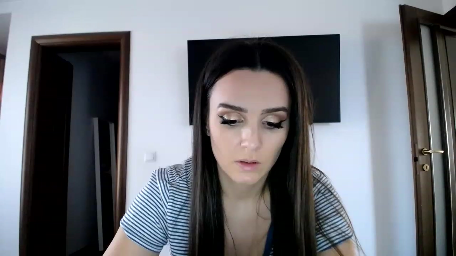 Gallery image thumbnail from L_A_U's myfreecams stream on, 12/12/2022, 13:19 image 16 of 20