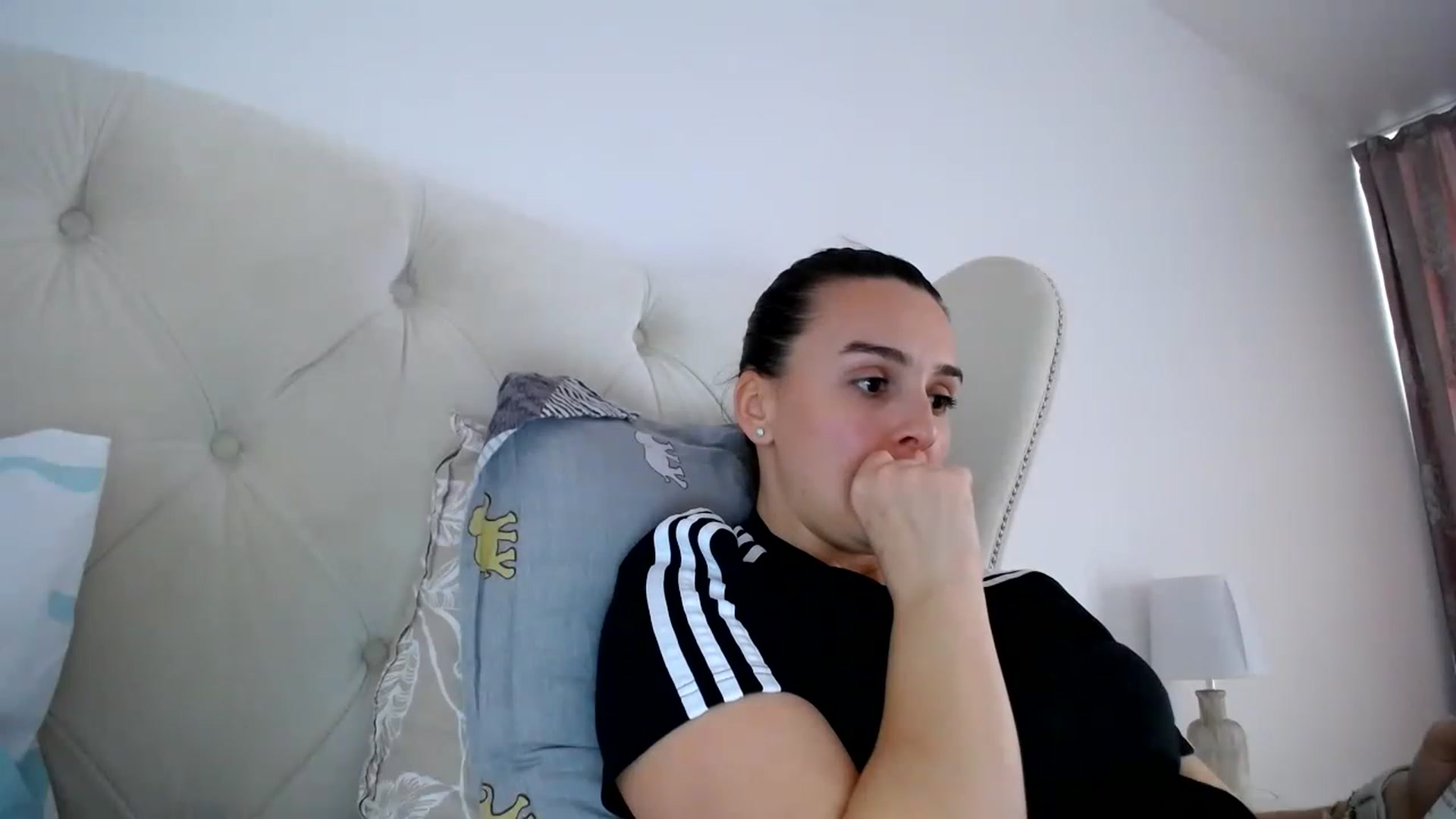 Gallery image thumbnail from L_A_U's myfreecams stream on, 02/22/2023, 10:20 image 14 of 20