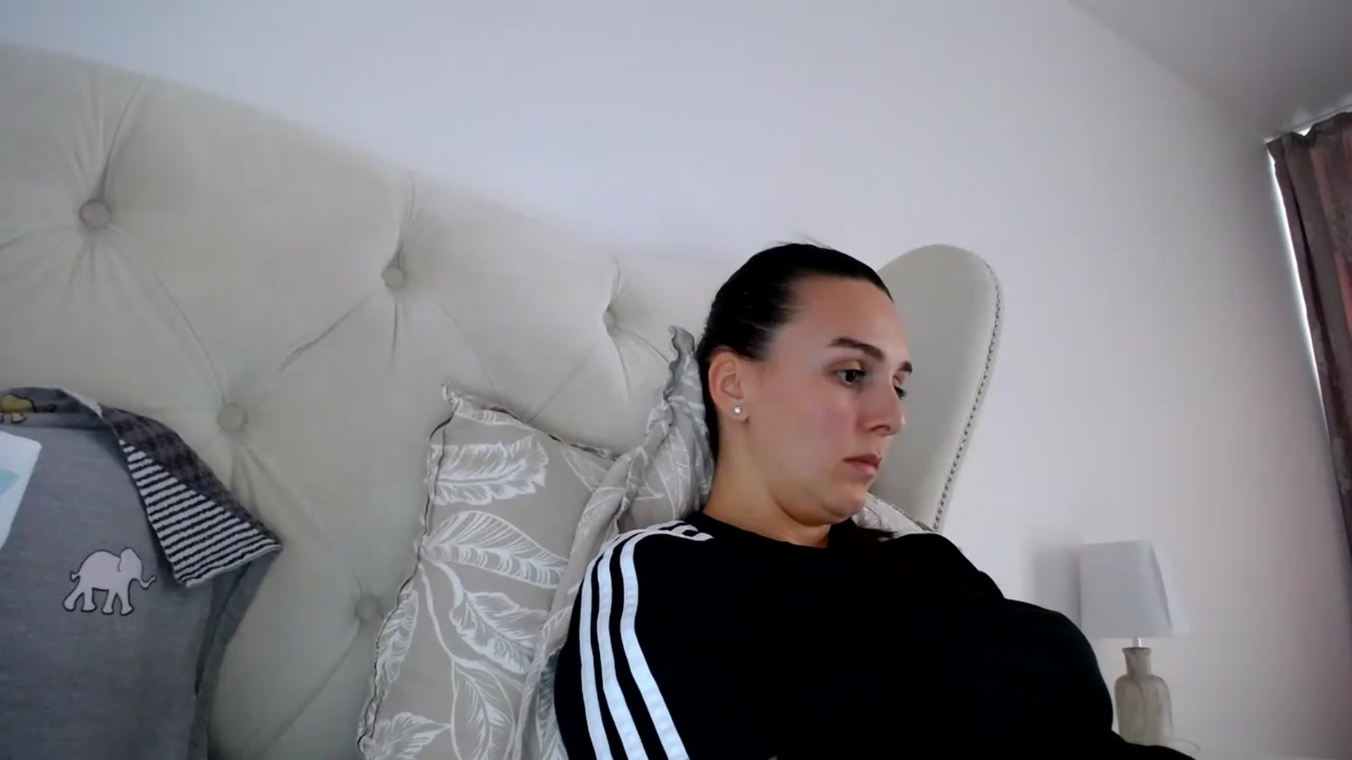 Gallery image thumbnail from L_A_U's myfreecams stream on, 02/22/2023, 10:20 image 4 of 20