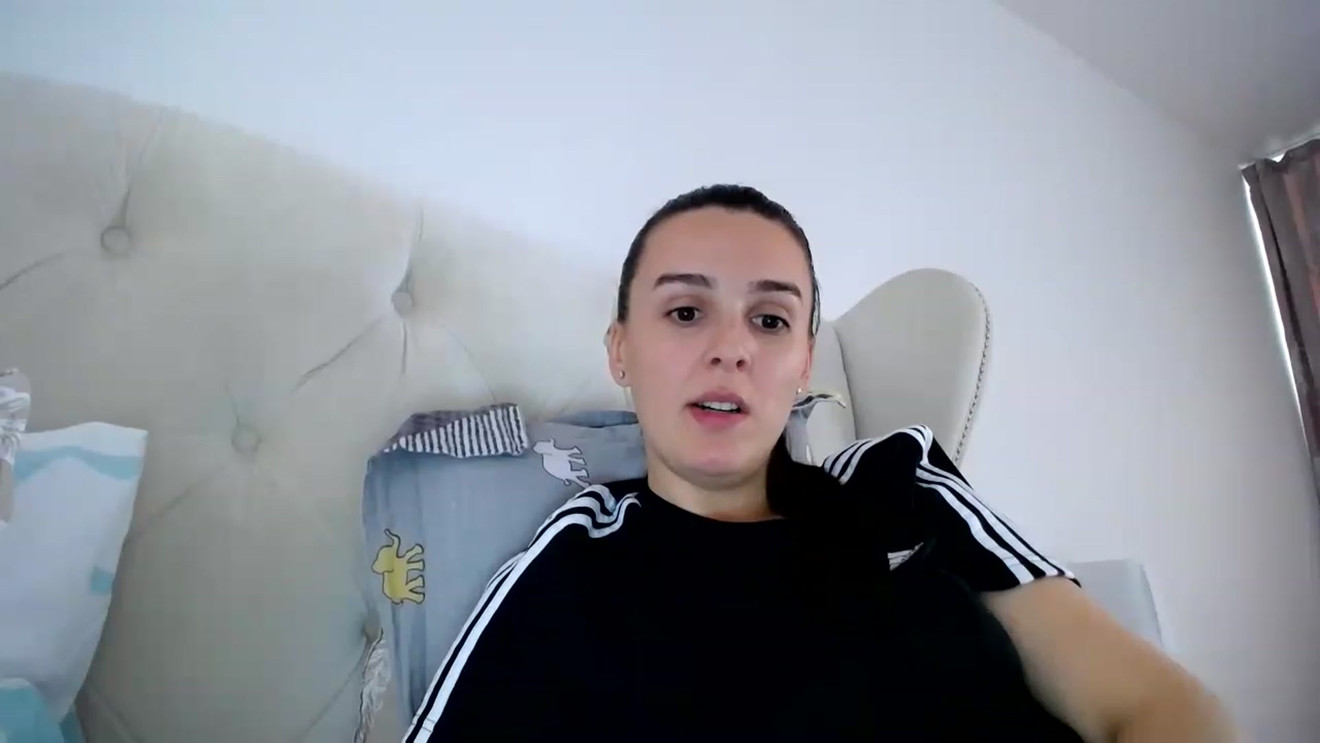Gallery image thumbnail from L_A_U's myfreecams stream on, 02/22/2023, 11:43 image 20 of 20