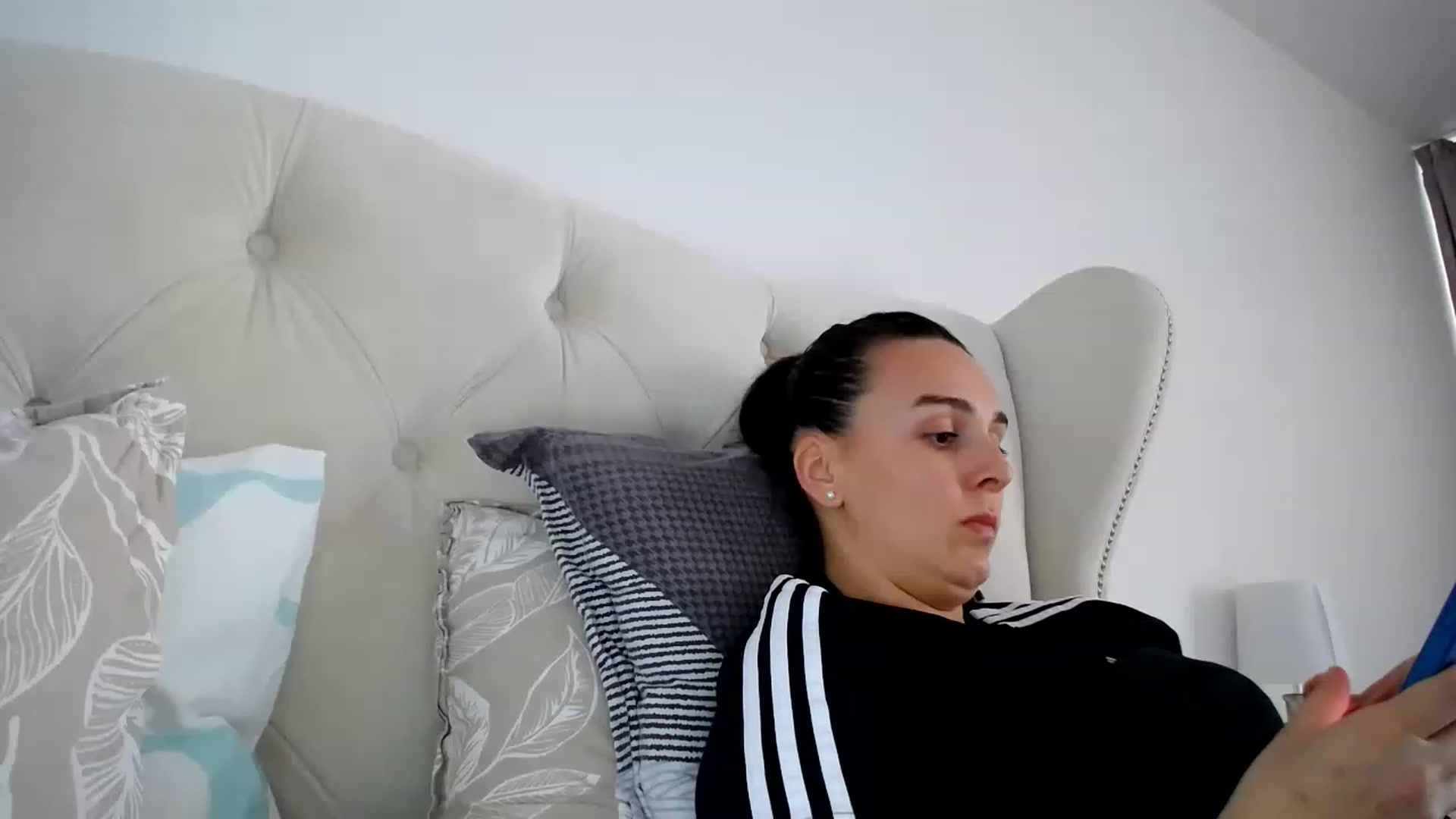 Gallery image thumbnail from L_A_U's myfreecams stream on, 02/22/2023, 12:34 image 14 of 20