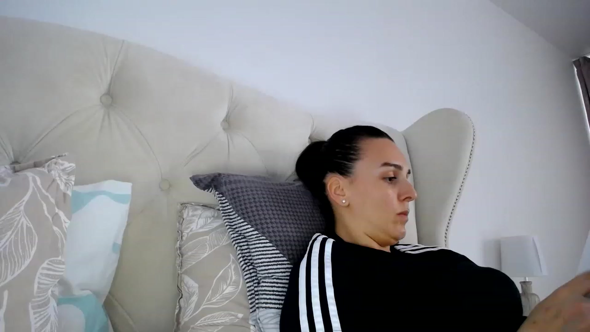 Gallery image thumbnail from L_A_U's myfreecams stream on, 02/22/2023, 12:34 image 18 of 20
