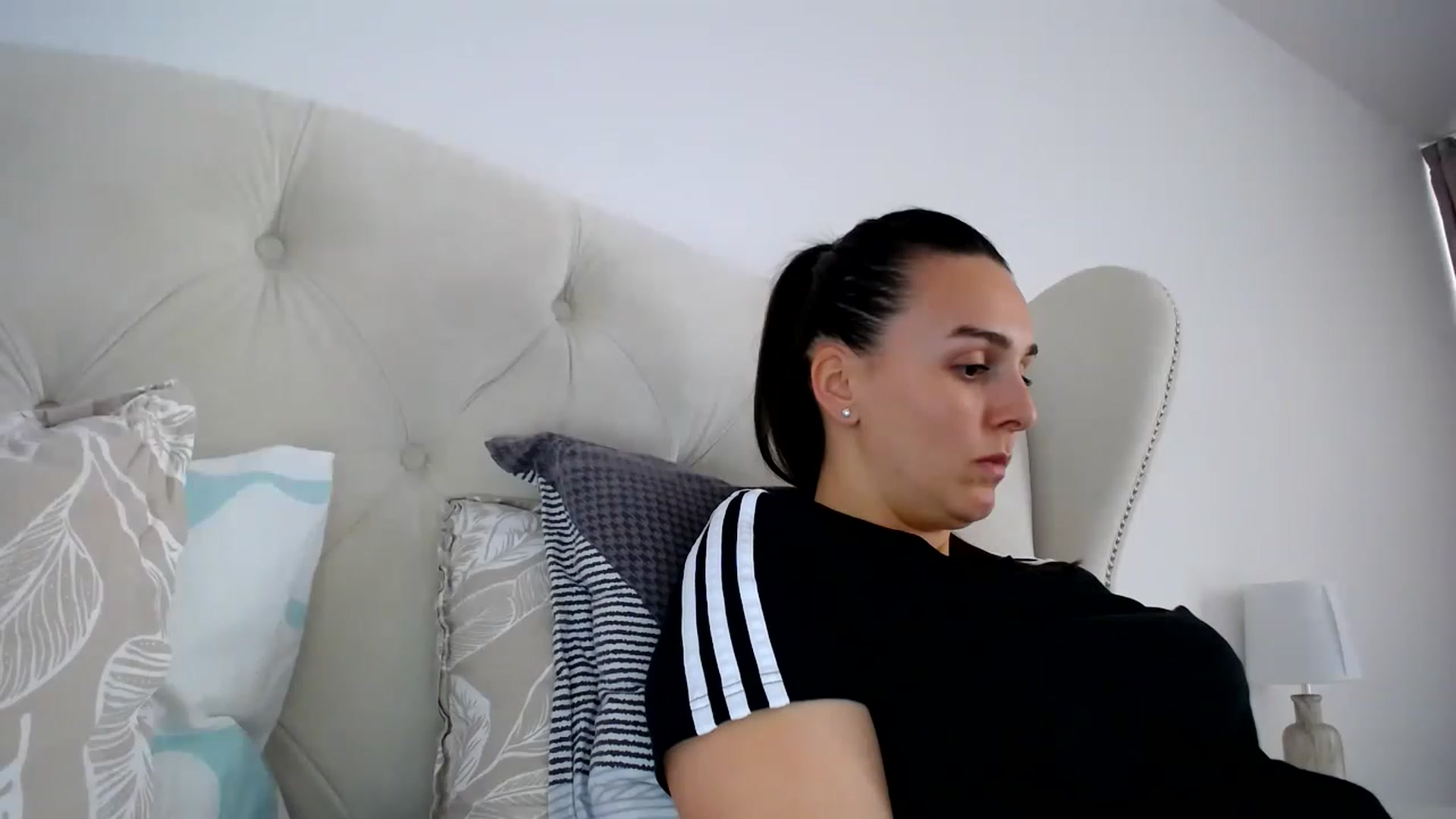 Gallery image thumbnail from L_A_U's myfreecams stream on, 02/22/2023, 12:34 image 4 of 20