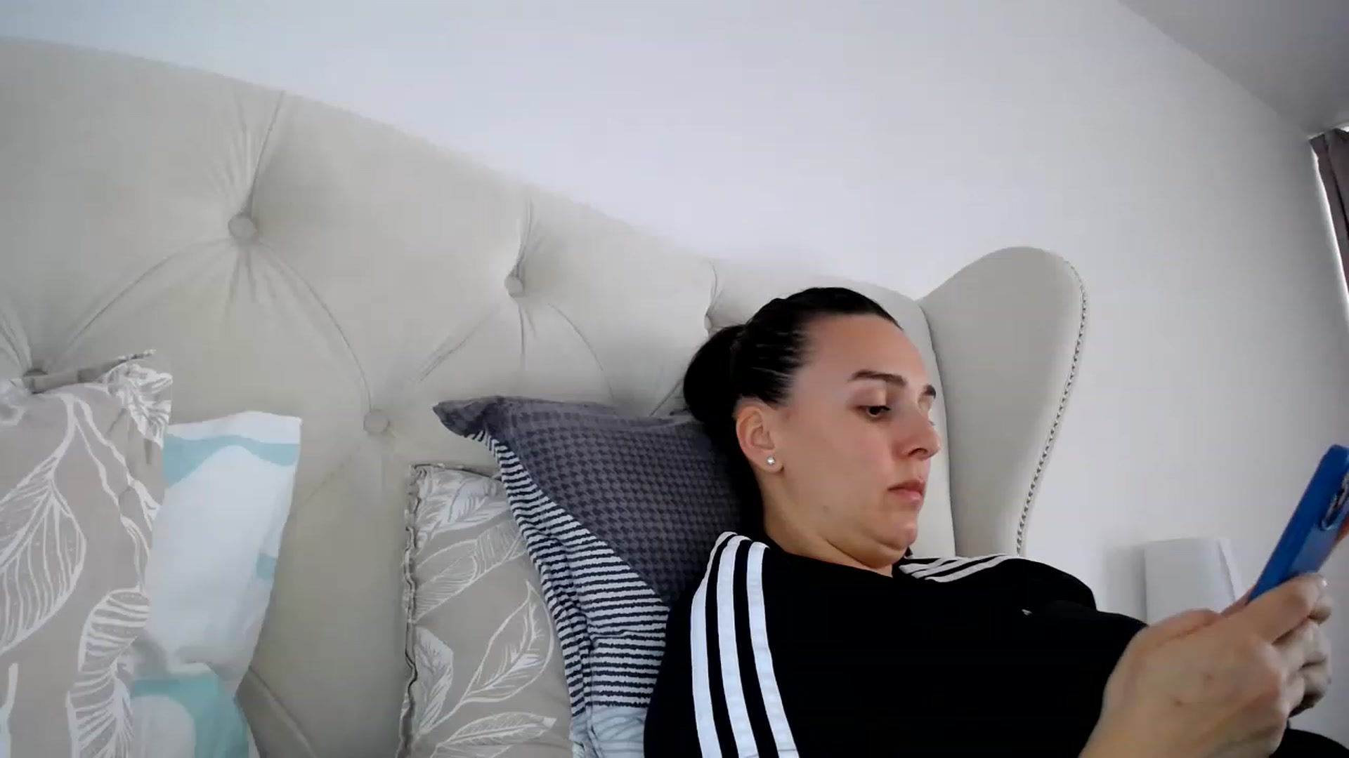 Gallery image thumbnail from L_A_U's myfreecams stream on, 02/22/2023, 12:34 image 16 of 20