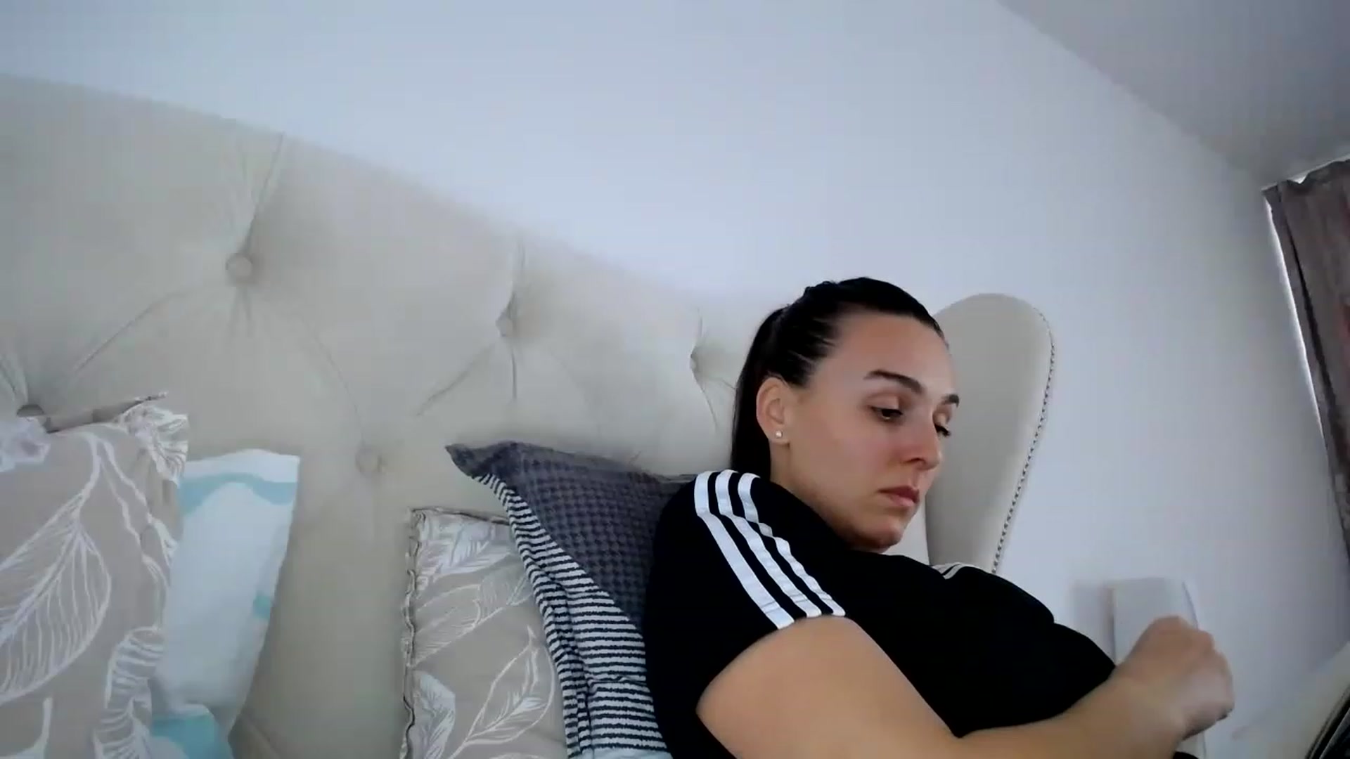Gallery image thumbnail from L_A_U's myfreecams stream on, 02/22/2023, 13:12 image 10 of 20