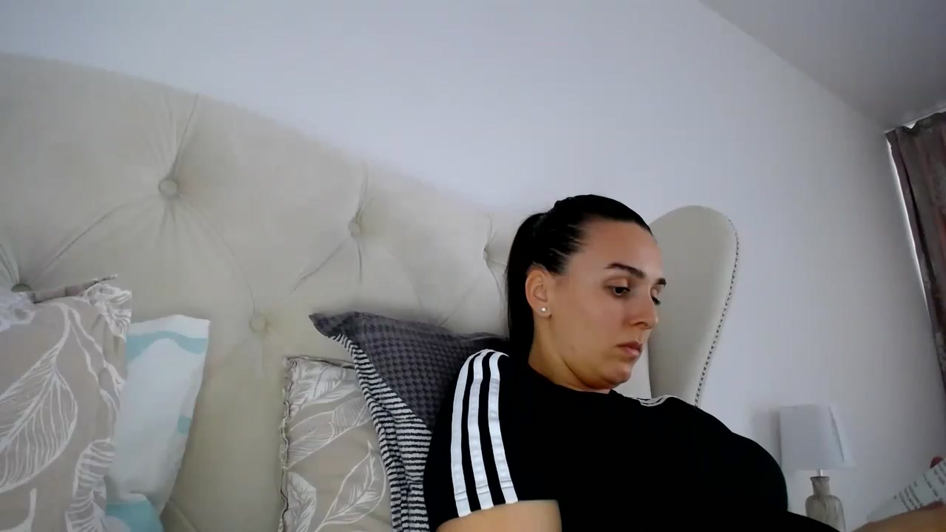 Gallery image thumbnail from L_A_U's myfreecams stream on, 02/22/2023, 13:12 image 15 of 20