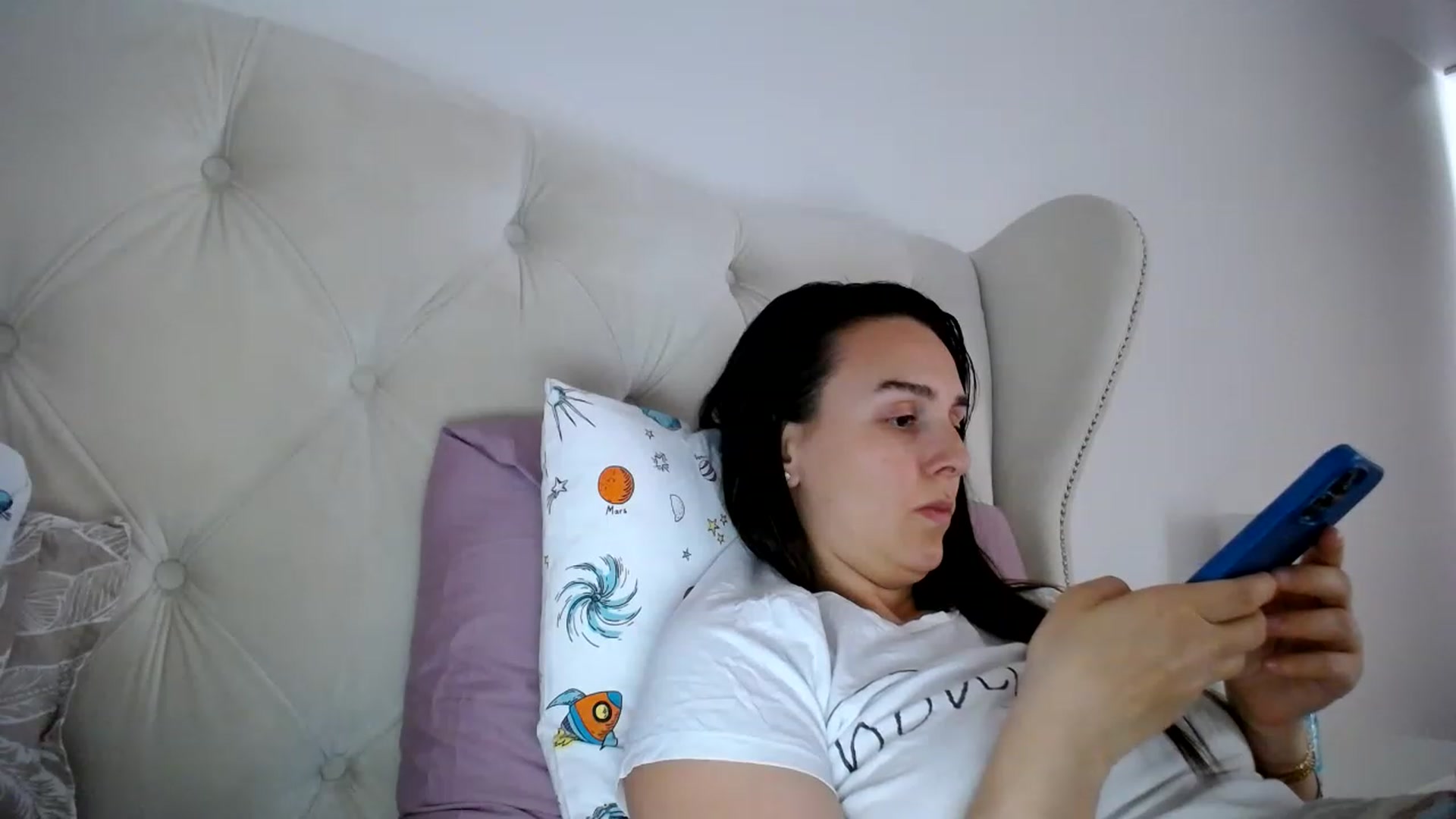 Gallery image thumbnail from L_A_U's myfreecams stream on, 04/06/2023, 11:45 image 15 of 20