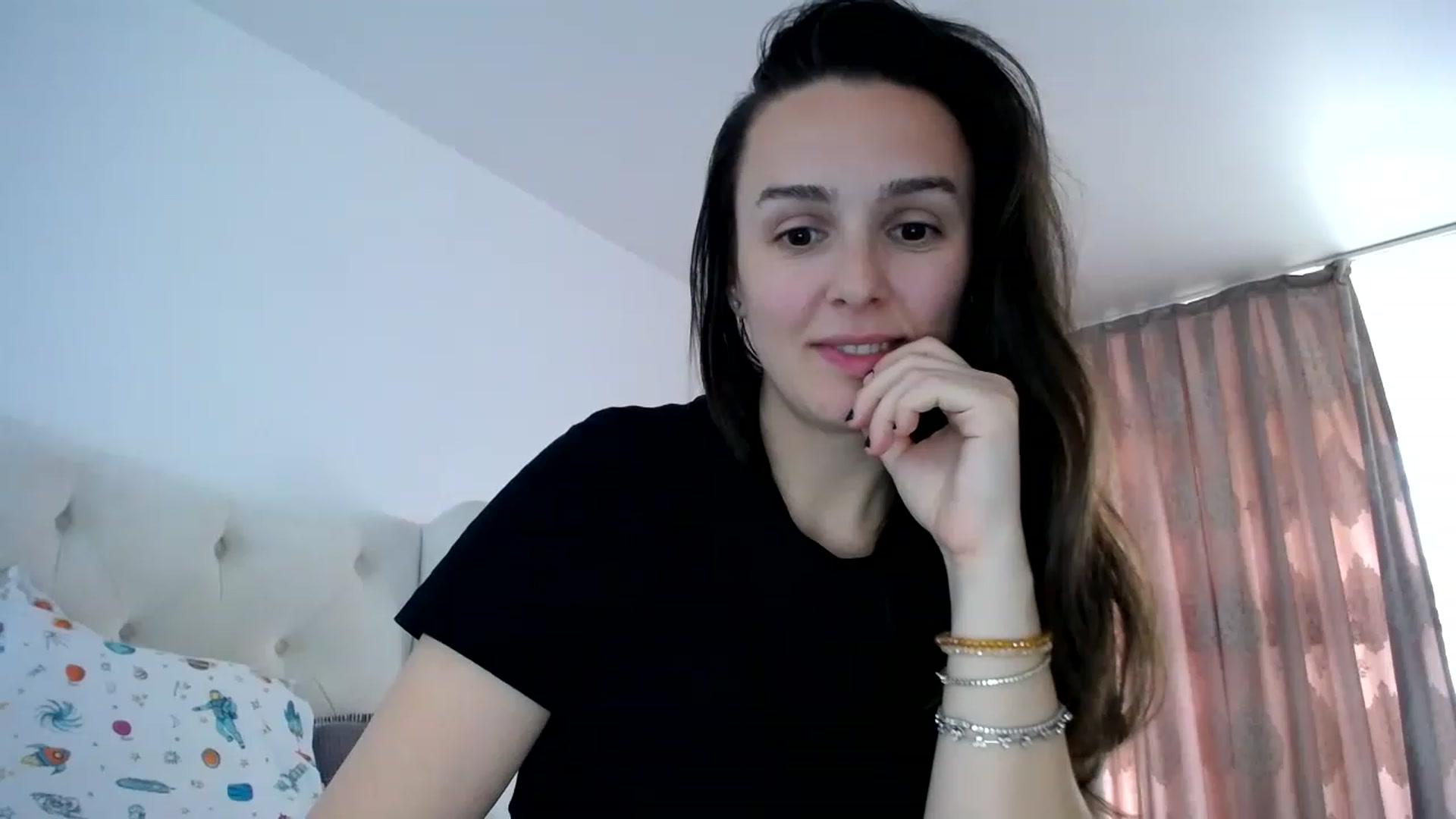 Gallery image thumbnail from L_A_U's myfreecams stream on, 04/24/2023, 10:57 image 13 of 20