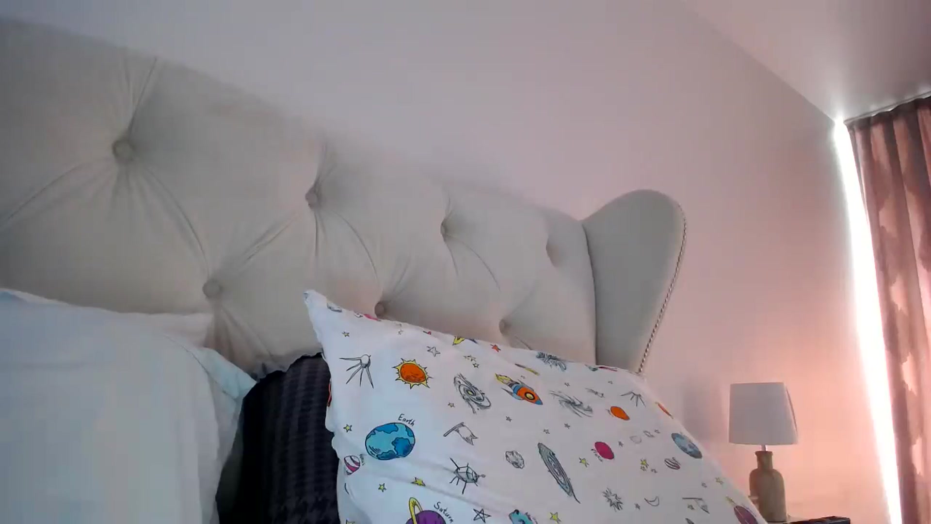 Gallery image thumbnail from L_A_U's myfreecams stream on, 05/02/2023, 07:34 image 18 of 20