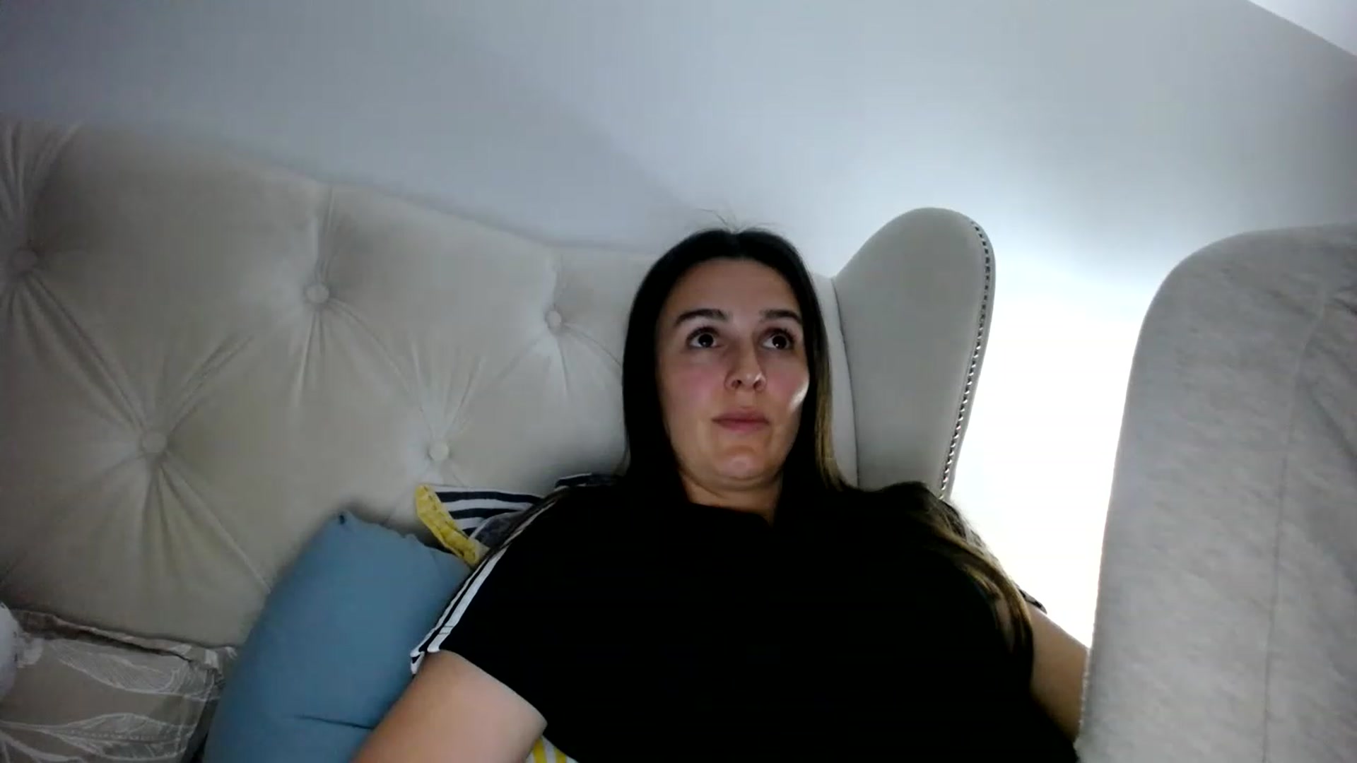 Gallery image thumbnail from L_A_U's myfreecams stream on, 05/03/2023, 18:27 image 11 of 20
