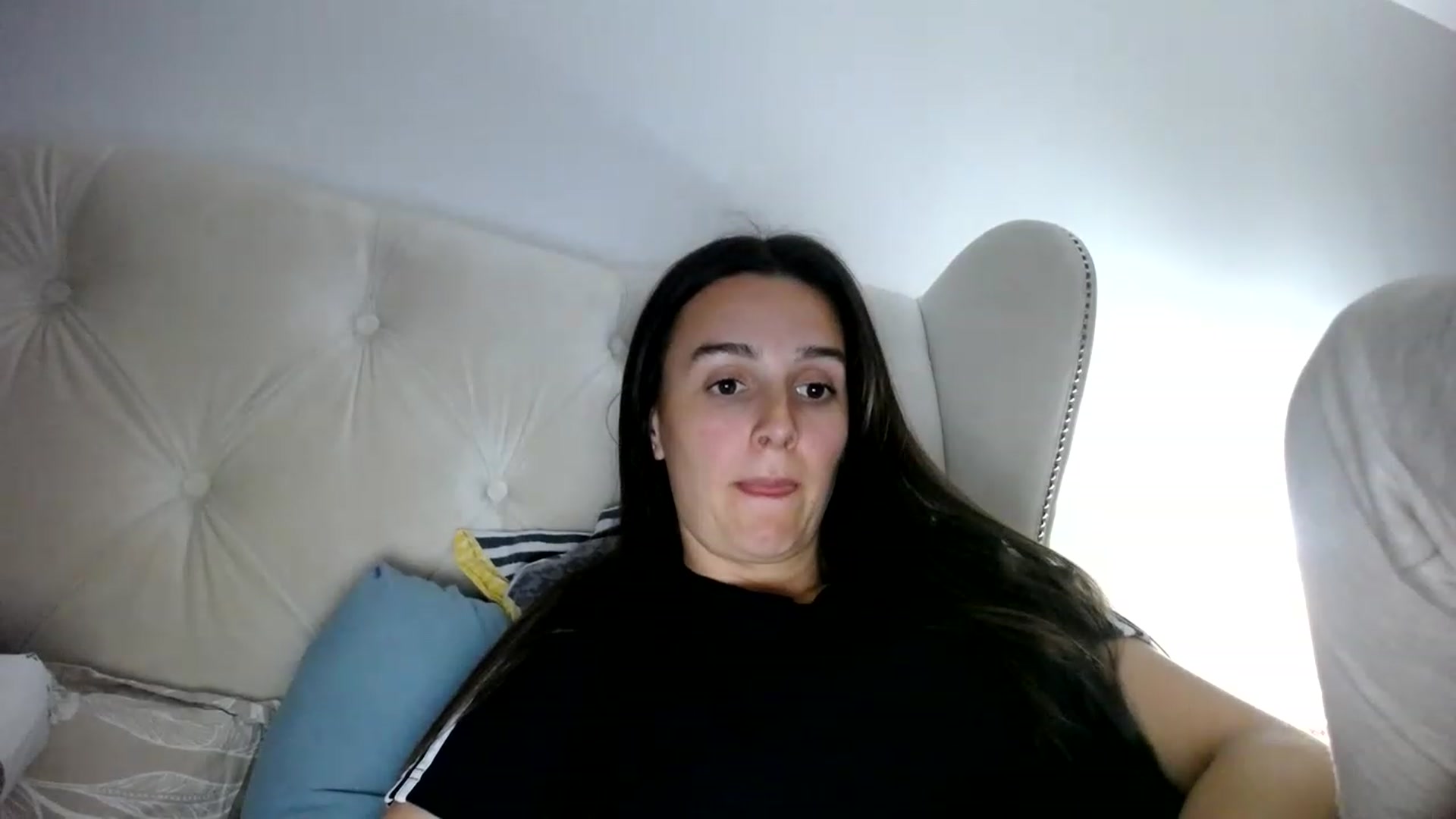 Gallery image thumbnail from L_A_U's myfreecams stream on, 05/03/2023, 18:27 image 8 of 20