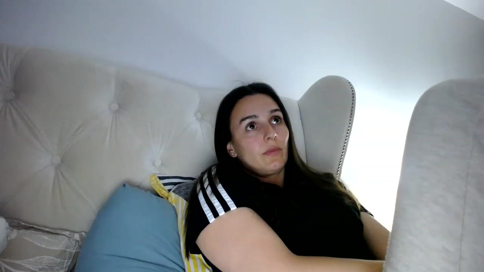 Gallery image thumbnail from L_A_U's myfreecams stream on, 05/03/2023, 18:27 image 9 of 20