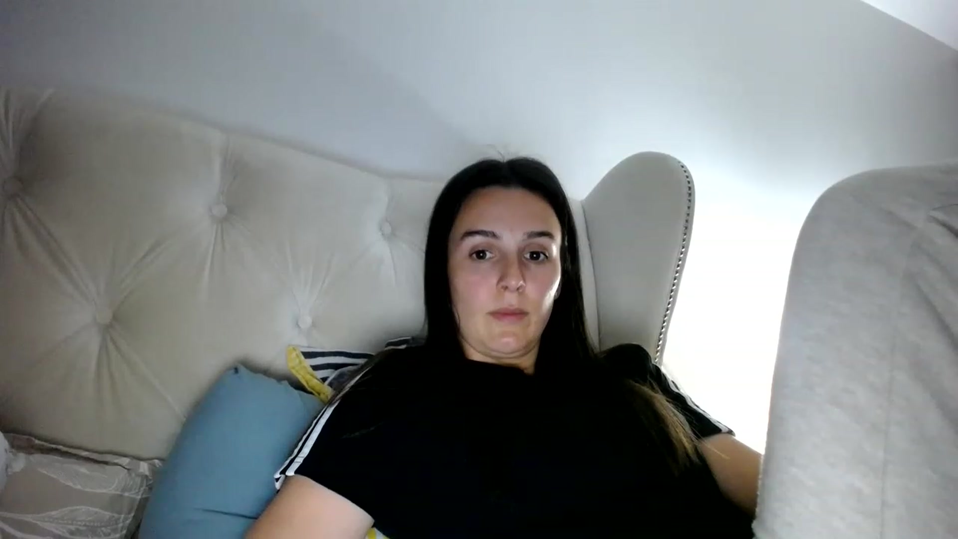 Gallery image thumbnail from L_A_U's myfreecams stream on, 05/03/2023, 18:27 image 13 of 20