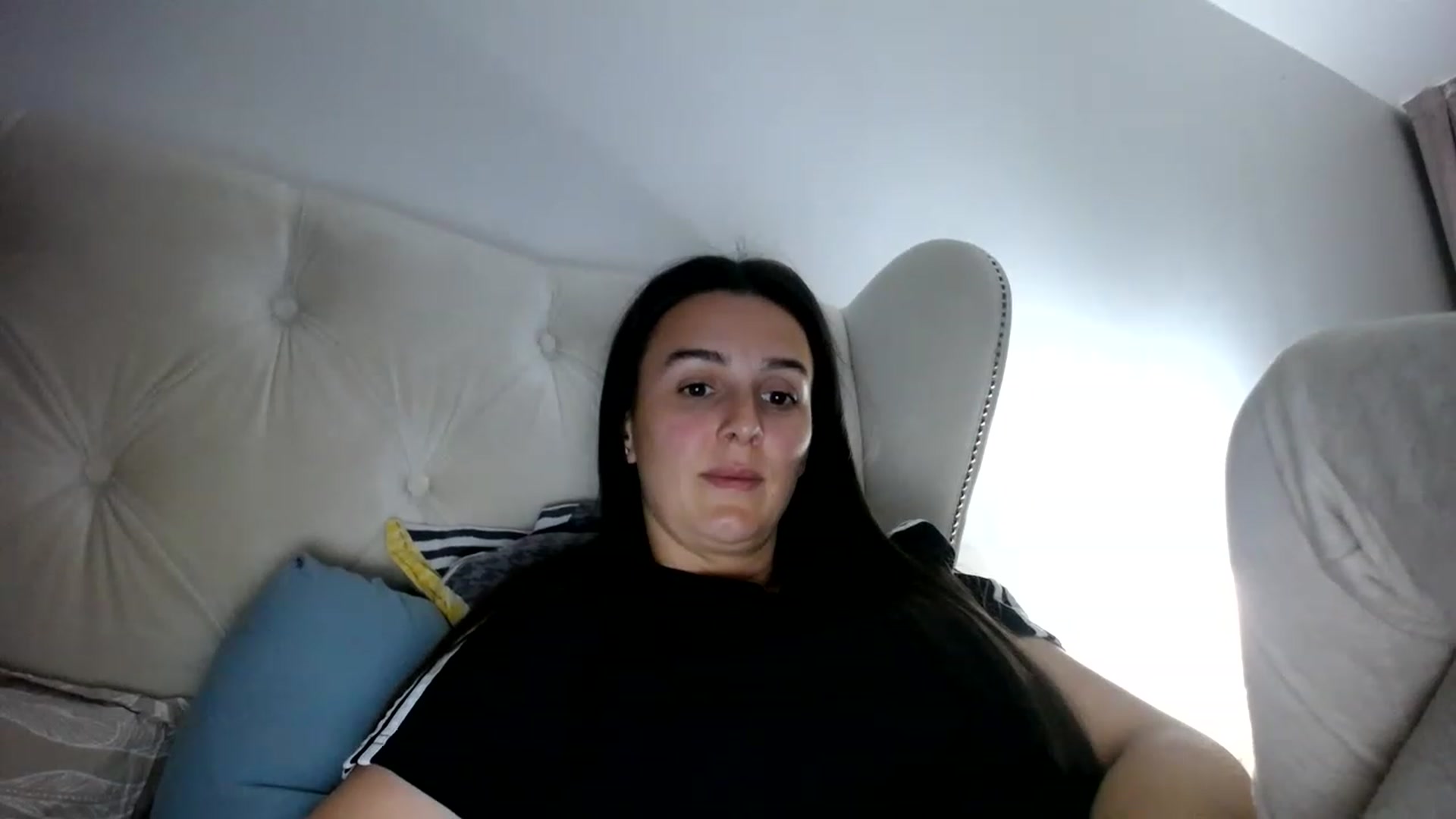 Gallery image thumbnail from L_A_U's myfreecams stream on, 05/03/2023, 18:27 image 6 of 20