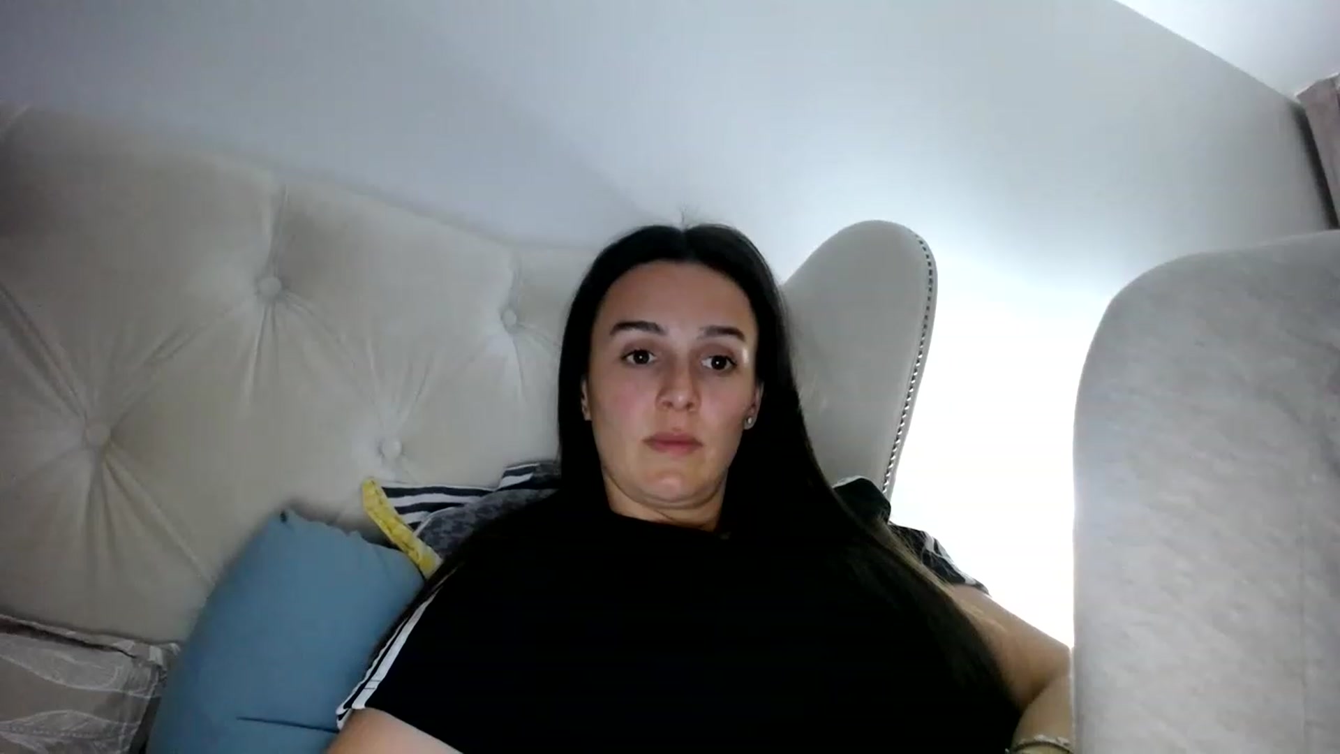 Gallery image thumbnail from L_A_U's myfreecams stream on, 05/03/2023, 18:27 image 3 of 20