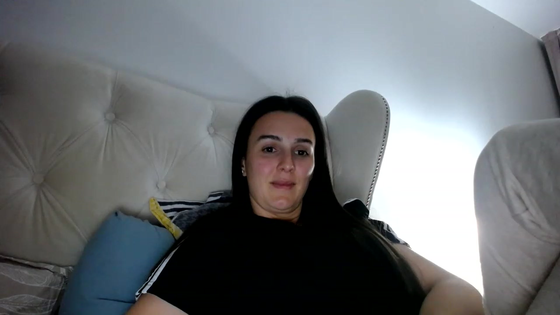 Gallery image thumbnail from L_A_U's myfreecams stream on, 05/03/2023, 18:27 image 5 of 20