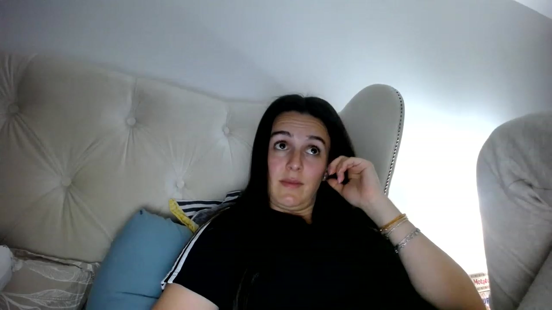 Gallery image thumbnail from L_A_U's myfreecams stream on, 05/03/2023, 18:27 image 20 of 20