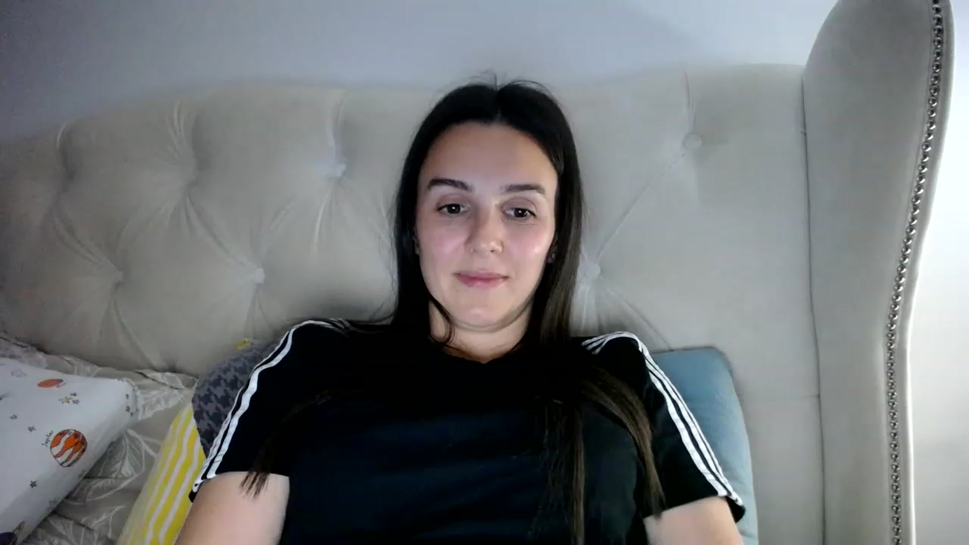 Gallery image thumbnail from L_A_U's myfreecams stream on, 05/03/2023, 19:53 image 17 of 20