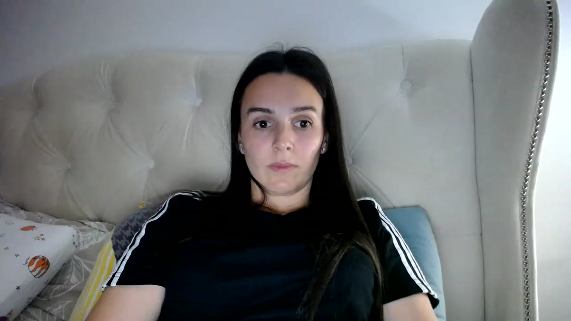 Gallery image thumbnail from L_A_U's myfreecams stream on, 05/03/2023, 19:53 image 16 of 20