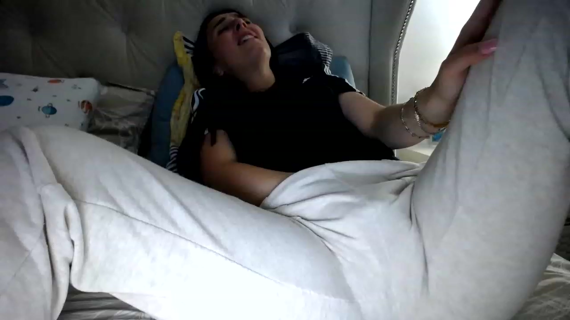 Gallery image thumbnail from L_A_U's myfreecams stream on, 05/03/2023, 19:53 image 7 of 20